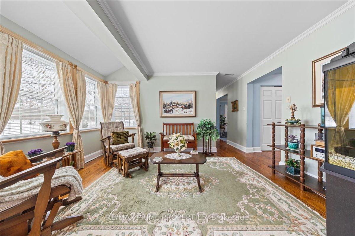 Photo 5 of 1530 Royal Orchard Drive, Ottawa, Cumberland Estates — HOMEH