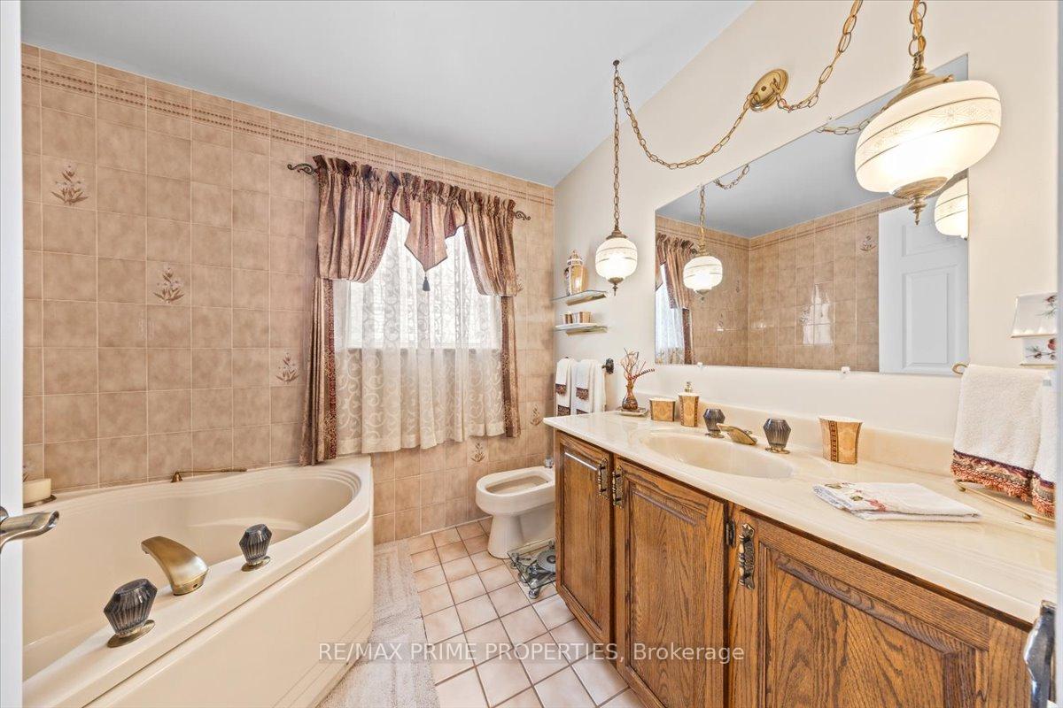 Photo 24 of 1530 Royal Orchard Drive, Ottawa, Cumberland Estates — HOMEH
