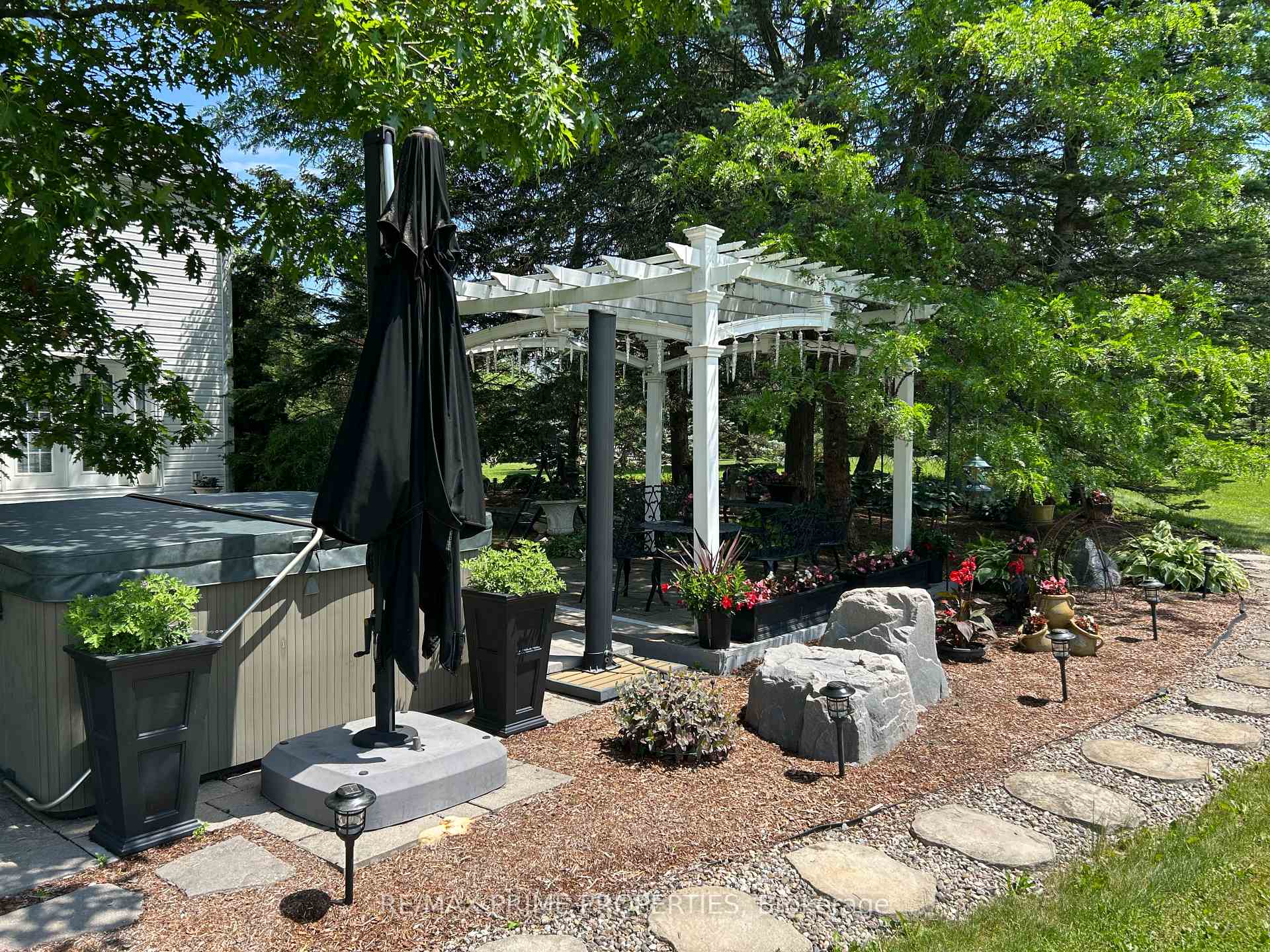 Photo 34 of 1530 Royal Orchard Drive, Ottawa, Cumberland Estates — HOMEH