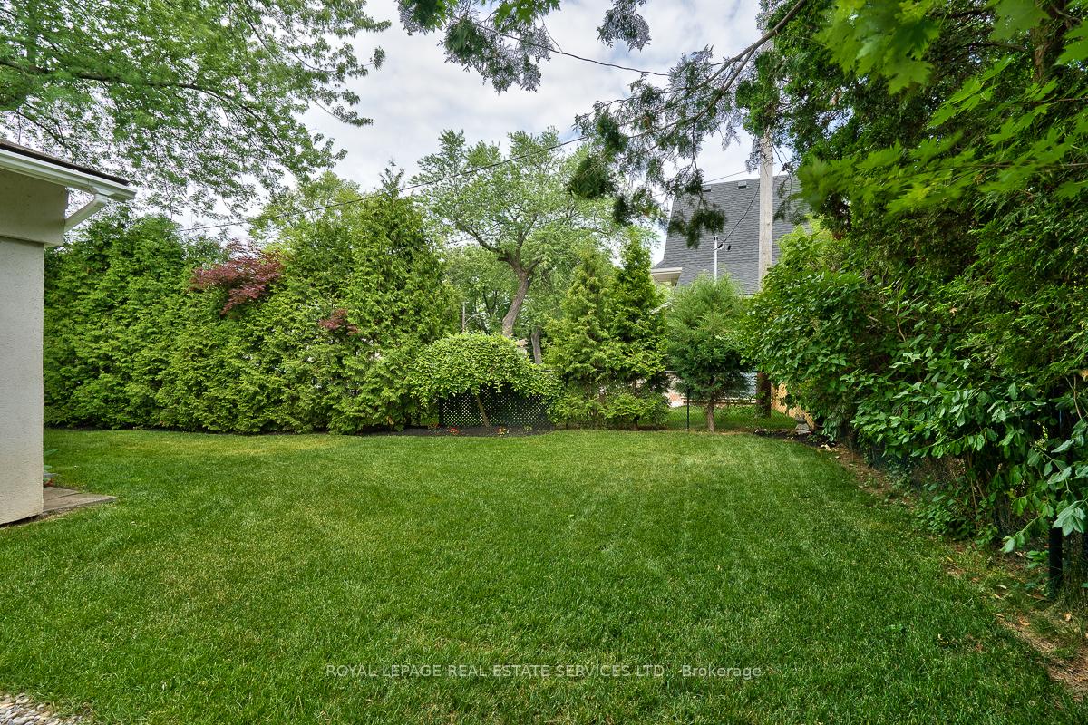 Photo 14 of 3423 Lakeshore Road, Burlington, Roseland — HOMEH