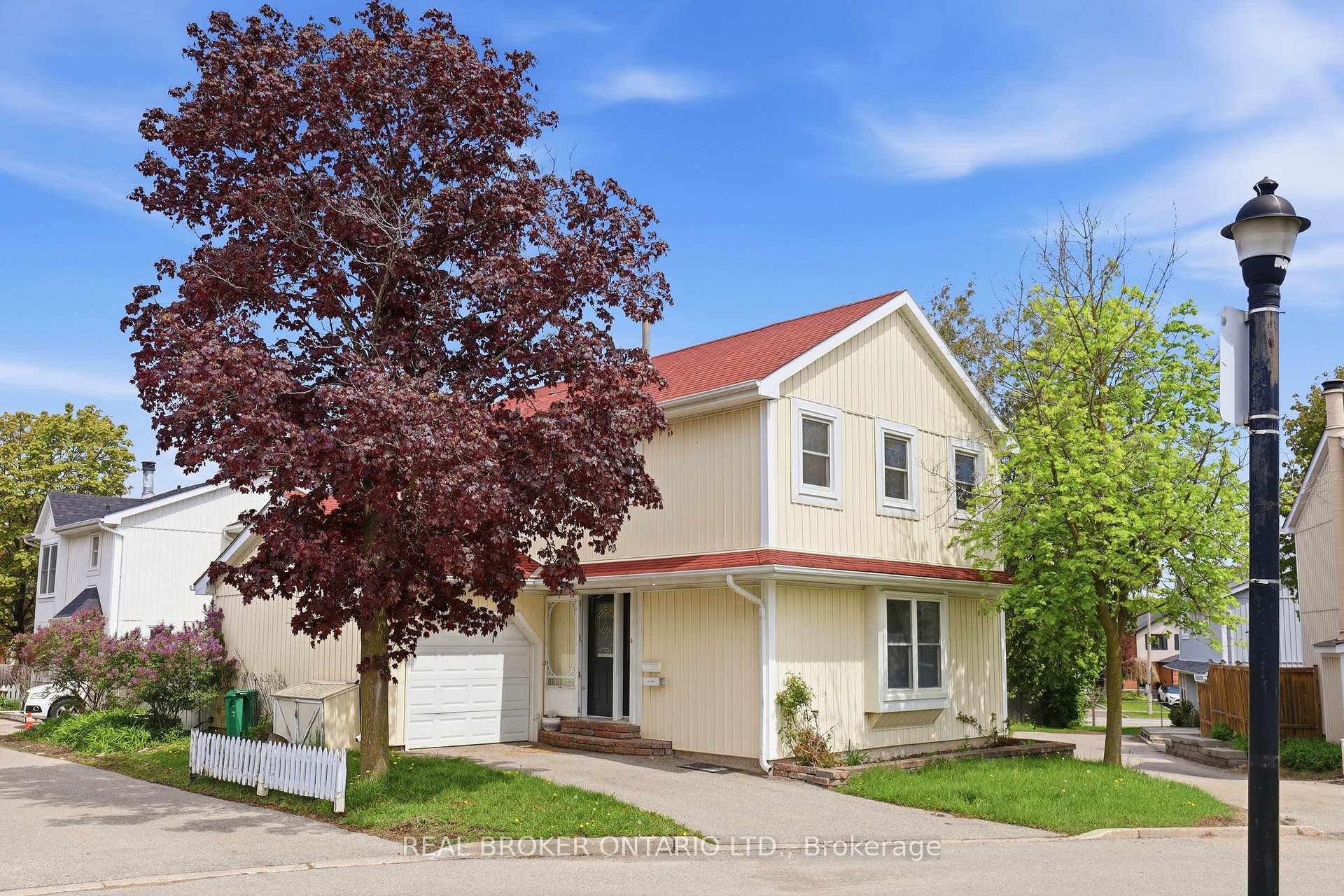 Photo 2 of 22 Bent Oak Circle, Mississauga, Meadowvale — HOMEH
