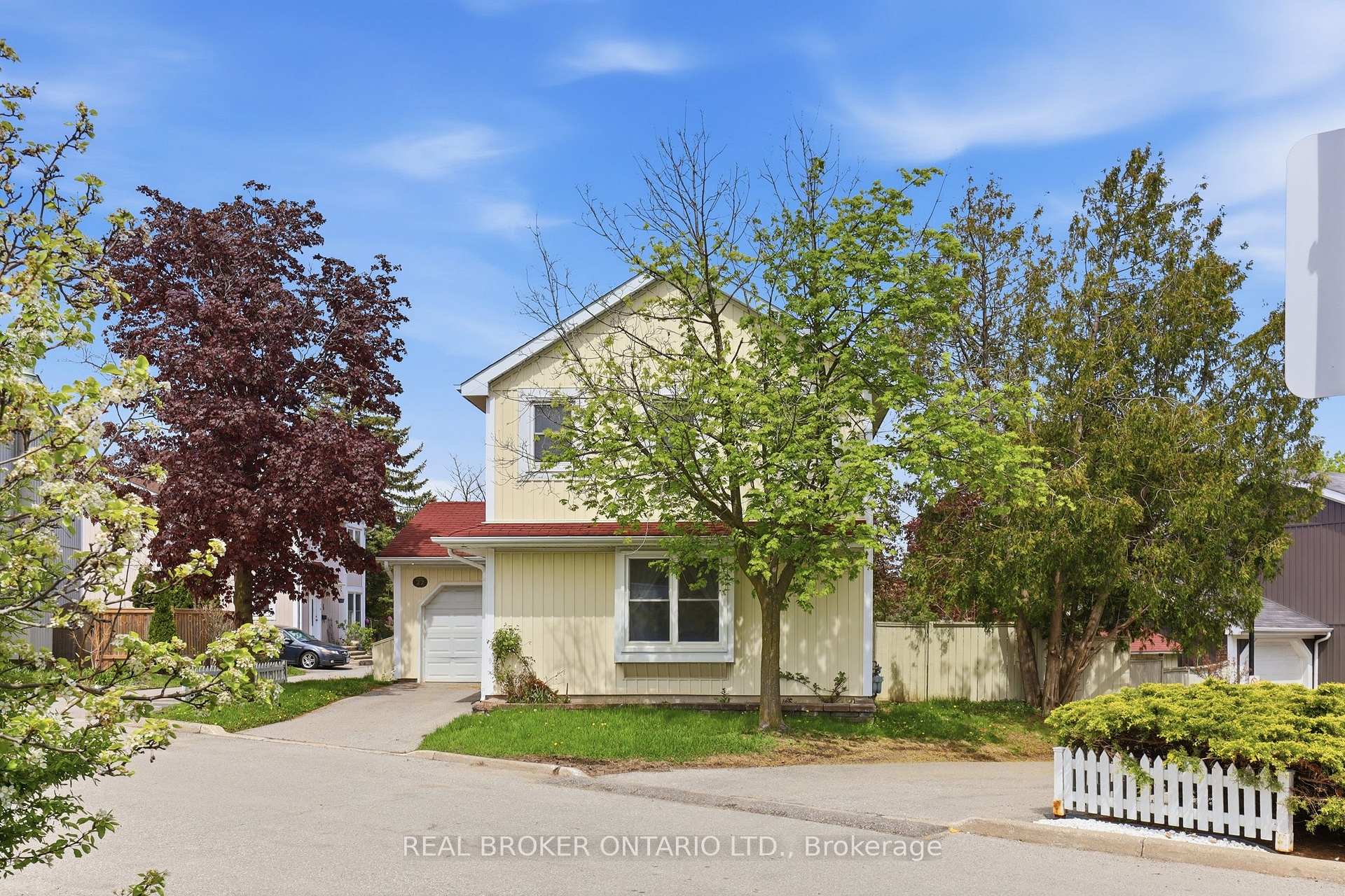 Photo 3 of 22 Bent Oak Circle, Mississauga, Meadowvale — HOMEH