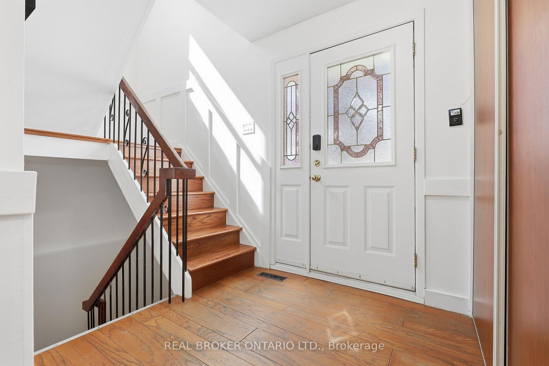 Photo 5 of 22 Bent Oak Circle, Mississauga, Meadowvale — HOMEH