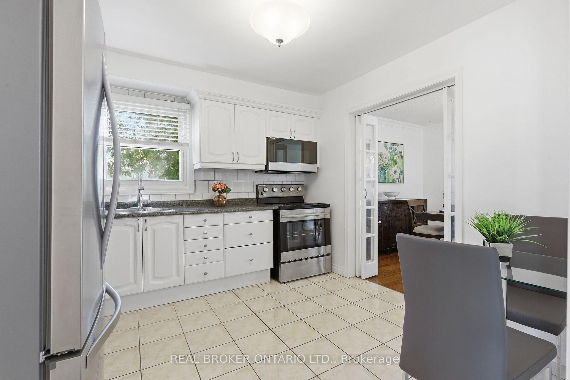 Photo 10 of 22 Bent Oak Circle, Mississauga, Meadowvale — HOMEH