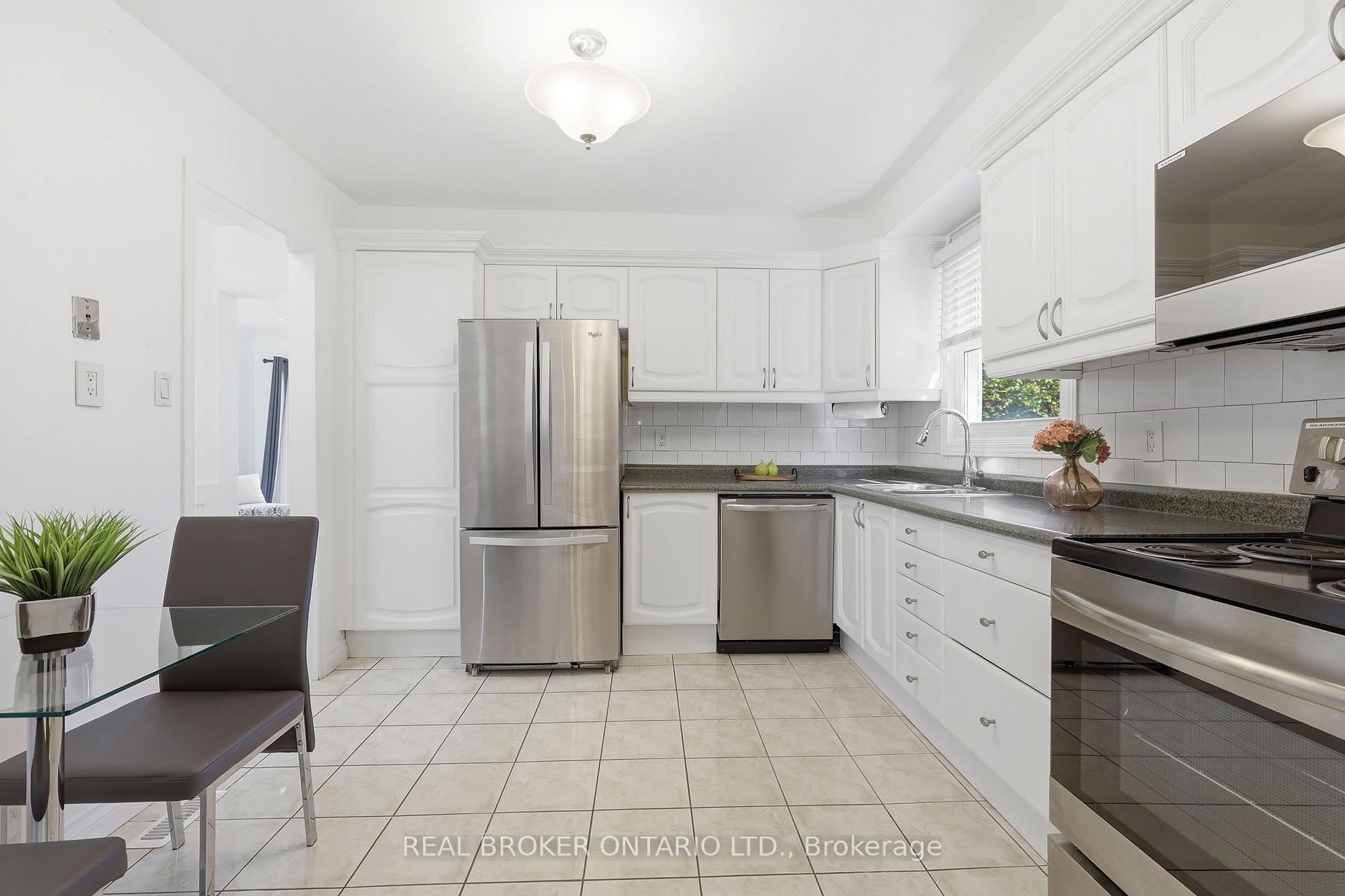 Photo 11 of 22 Bent Oak Circle, Mississauga, Meadowvale — HOMEH