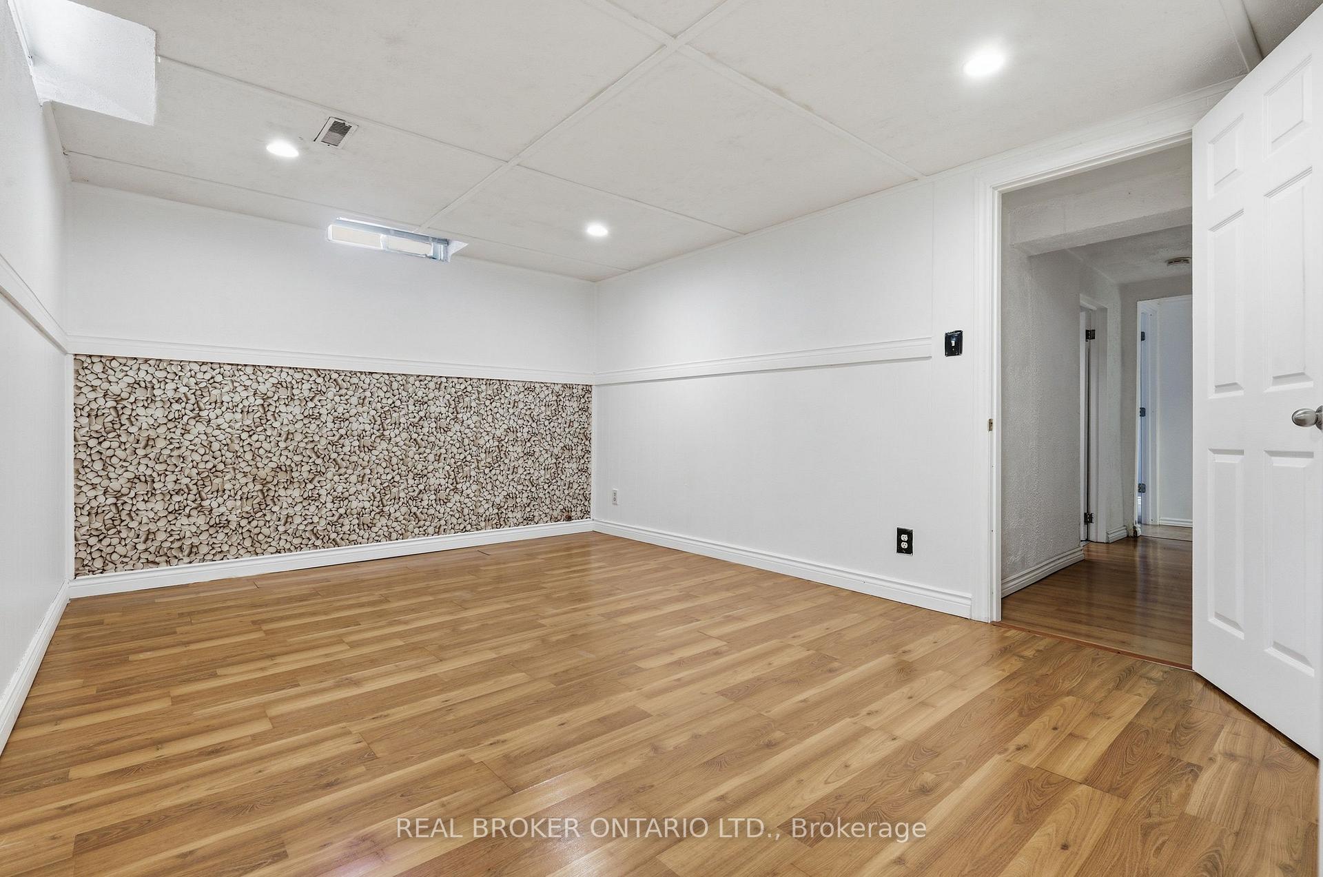 Photo 15 of 22 Bent Oak Circle, Mississauga, Meadowvale — HOMEH