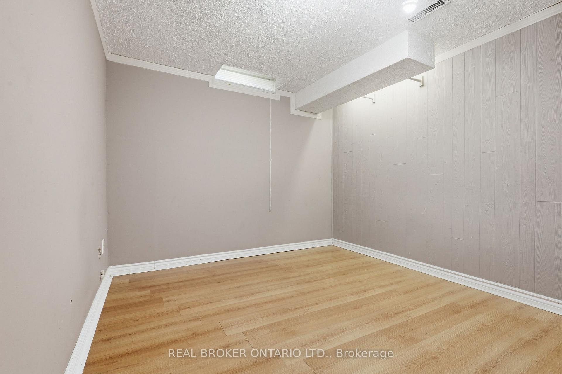 Photo 16 of 22 Bent Oak Circle, Mississauga, Meadowvale — HOMEH