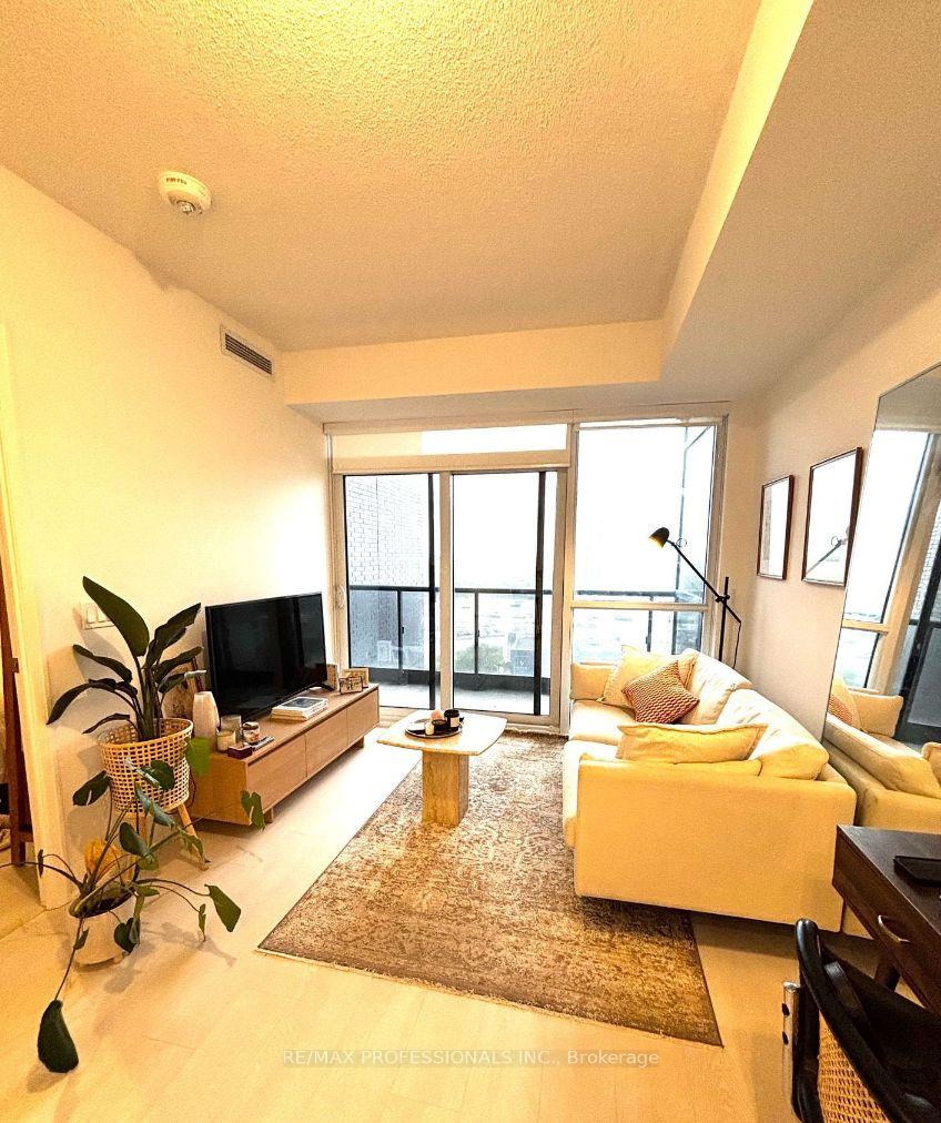 Photo 5 of Unit 726, 10 Gibbs Road, Etobicoke, Islington-City Centre West — HOMEH