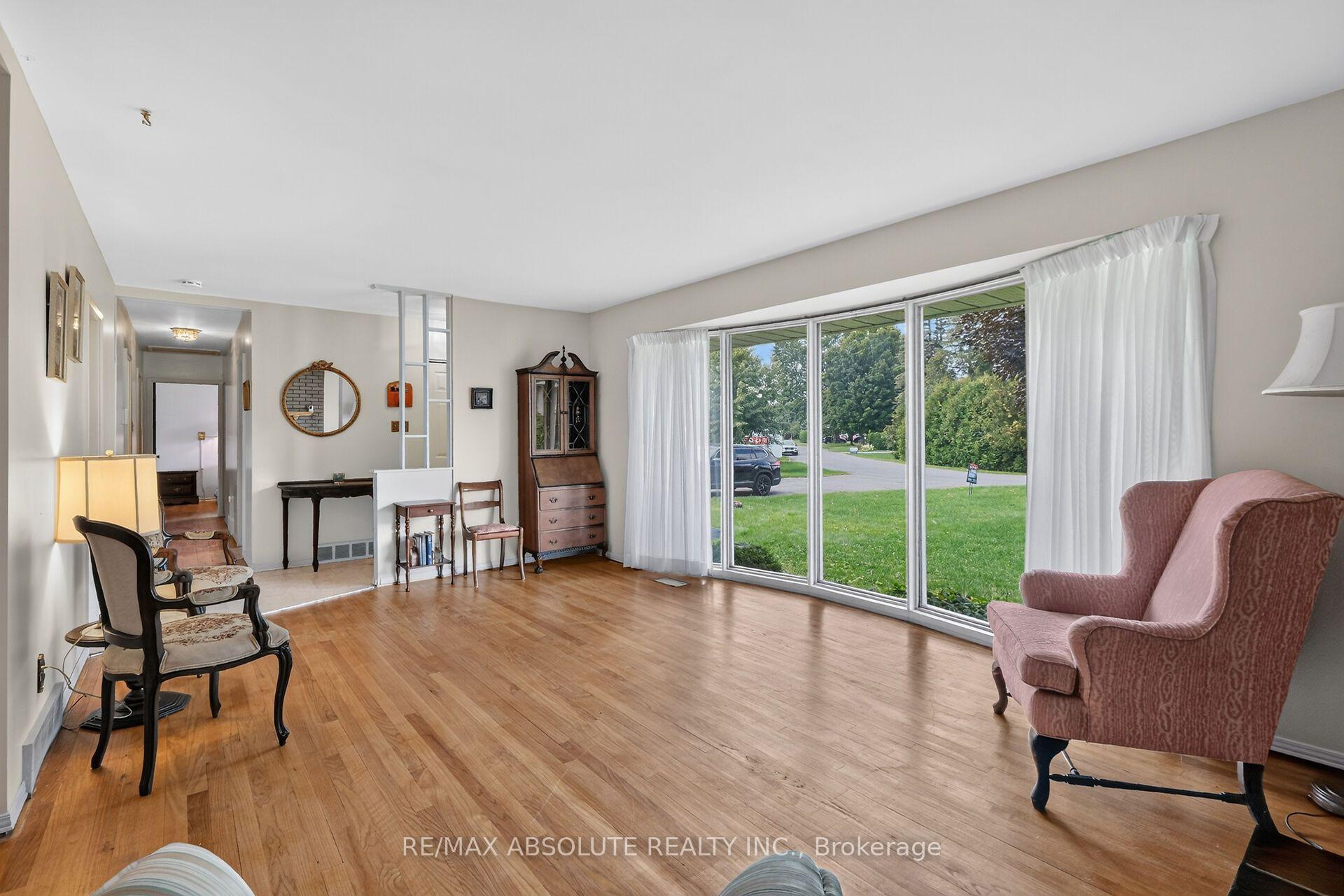Photo 8 of 59 Evergreen Drive, Ottawa, Lynwood Village — HOMEH