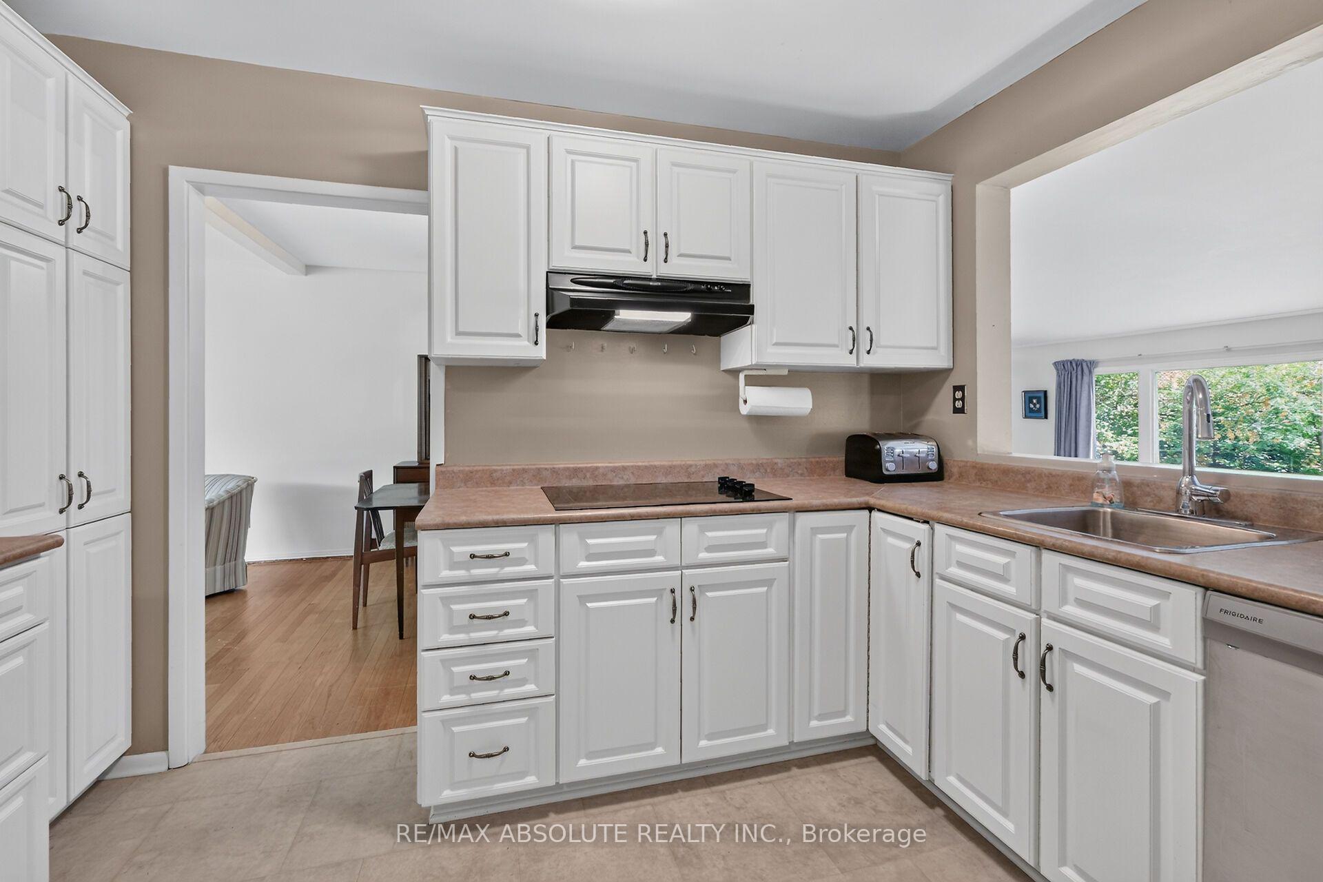 Photo 23 of 59 Evergreen Drive, Ottawa, Lynwood Village — HOMEH