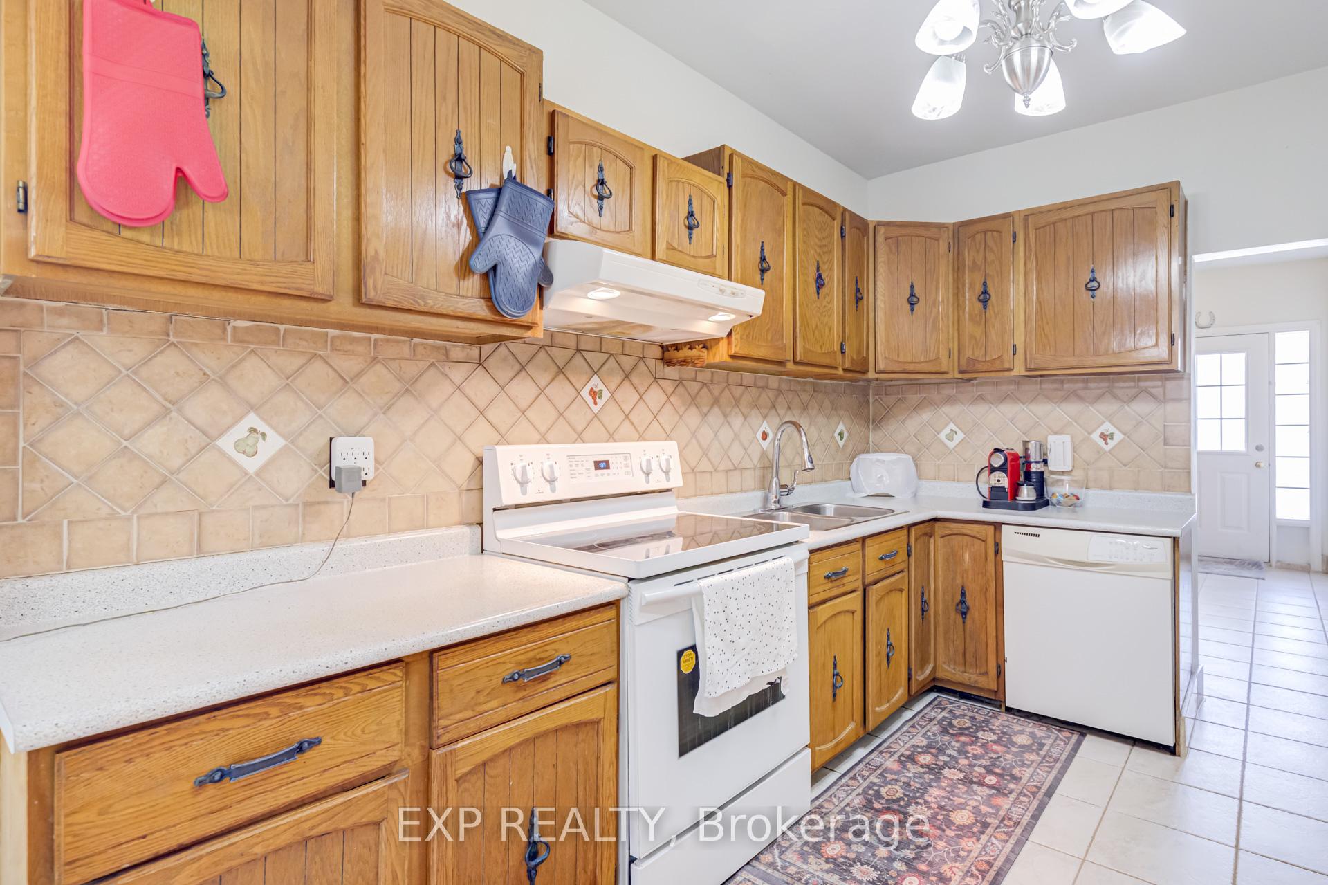 Photo 7 of 444 Maybank Avenue, Toronto, Junction Area — HOMEH