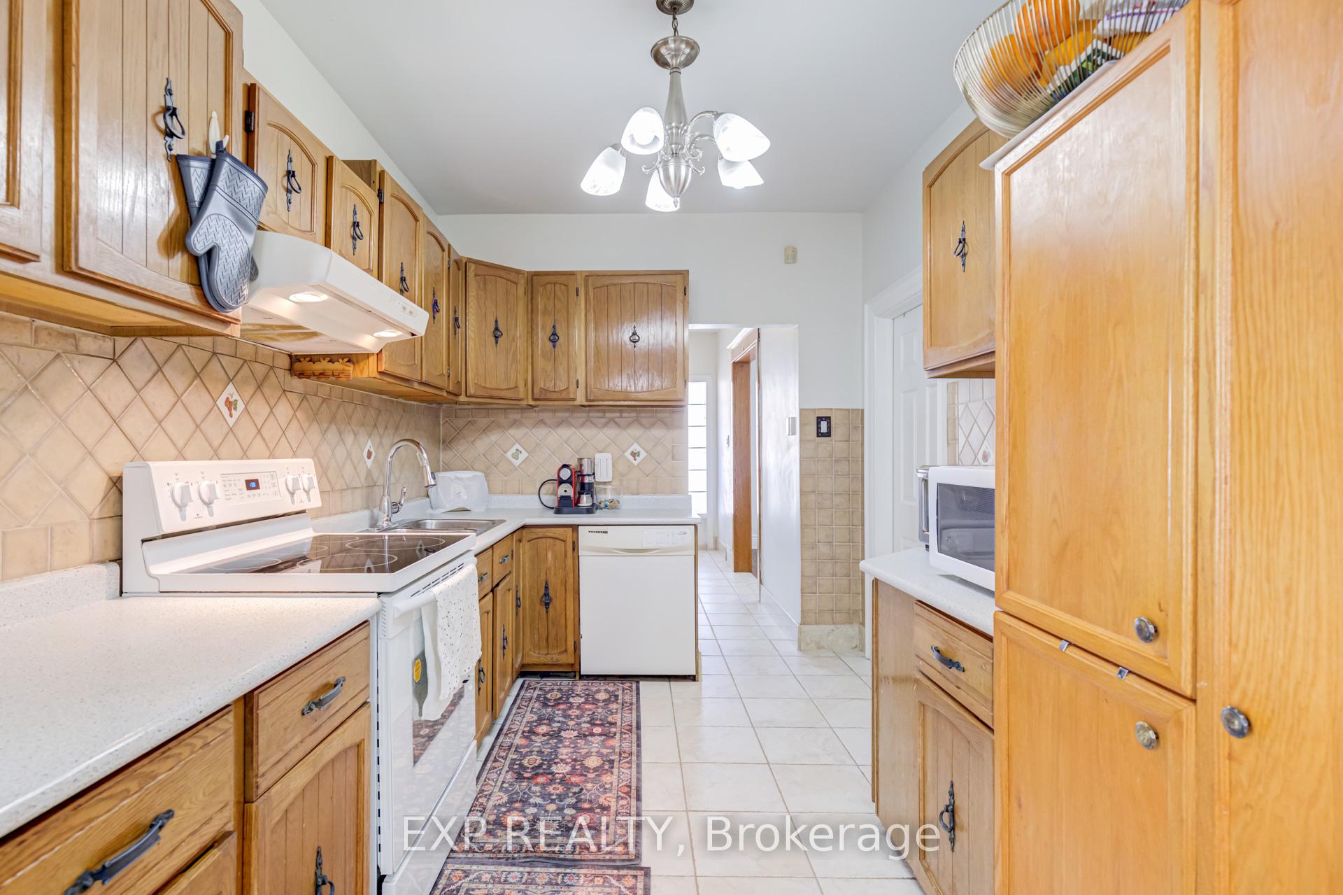 Photo 8 of 444 Maybank Avenue, Toronto, Junction Area — HOMEH