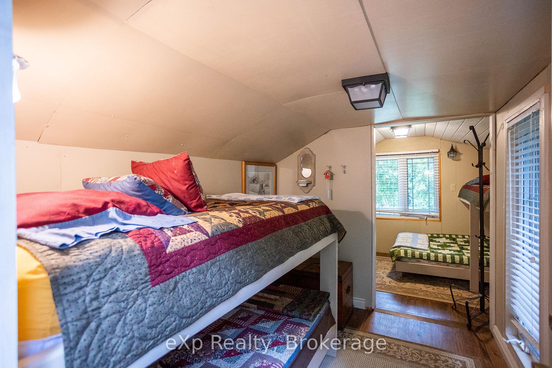 Photo 11 of 127 Paisley Drive, Chatsworth — HOMEH