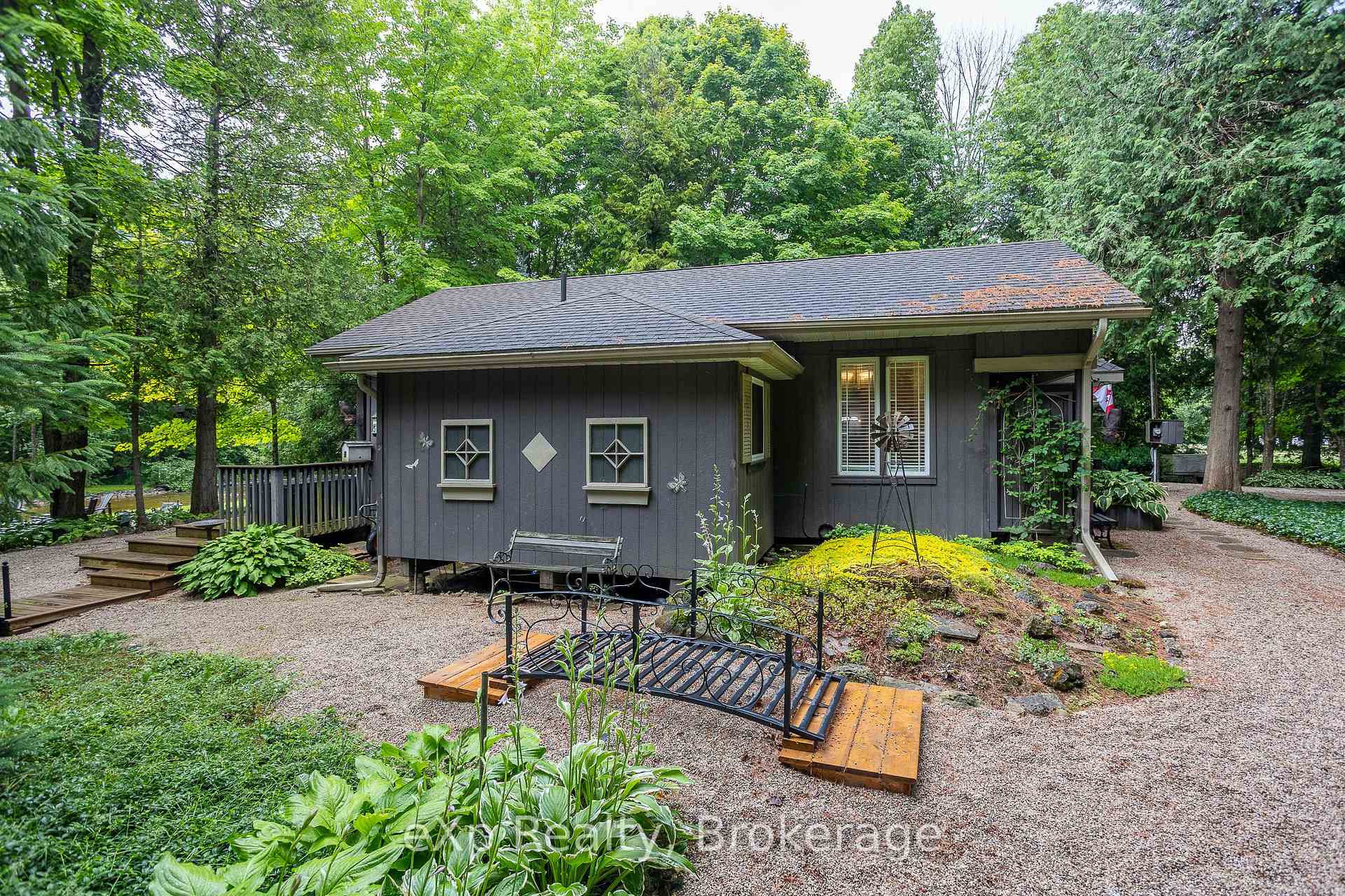 Photo 14 of 127 Paisley Drive, Chatsworth — HOMEH