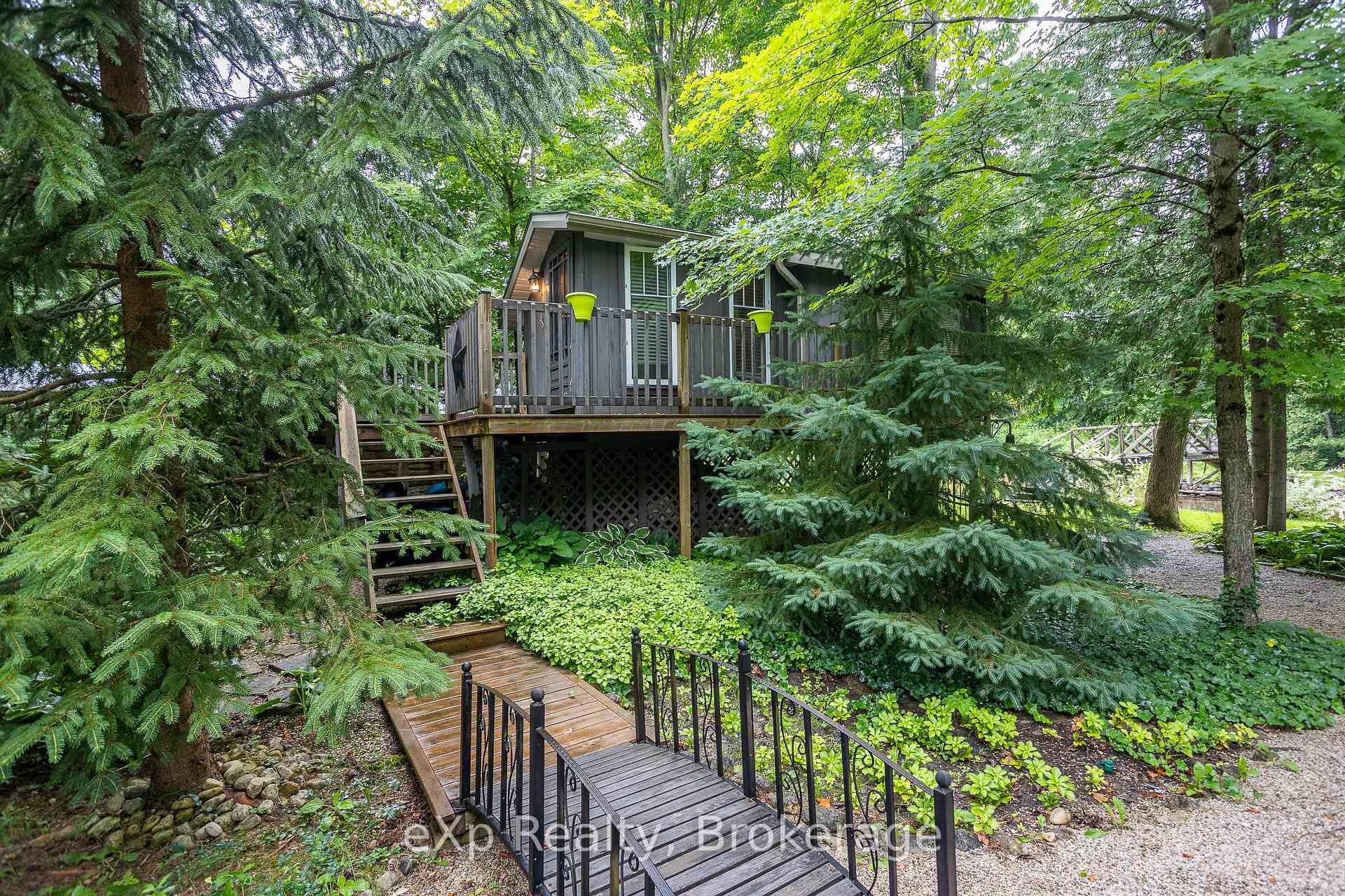 Photo 16 of 127 Paisley Drive, Chatsworth — HOMEH