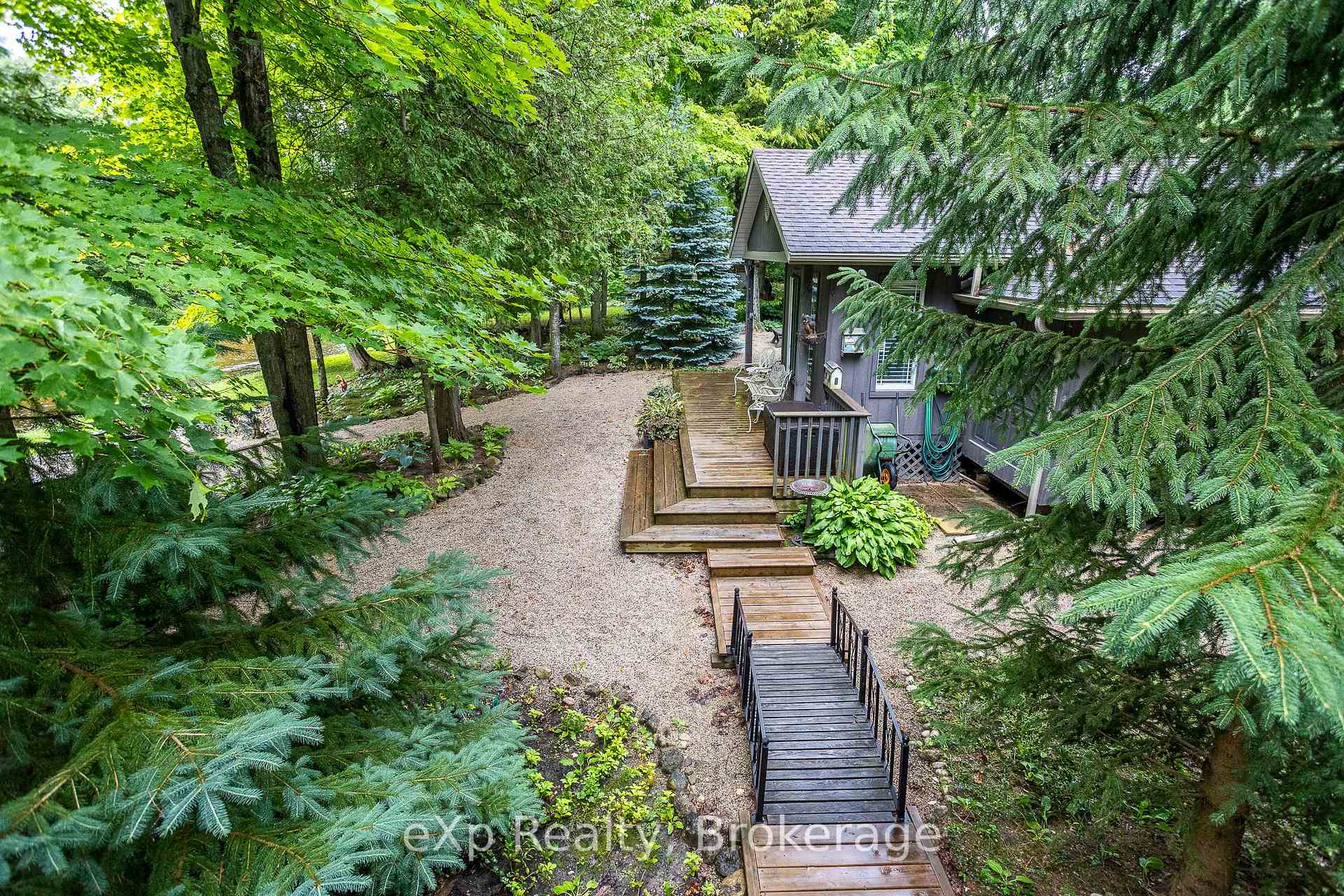 Photo 17 of 127 Paisley Drive, Chatsworth — HOMEH