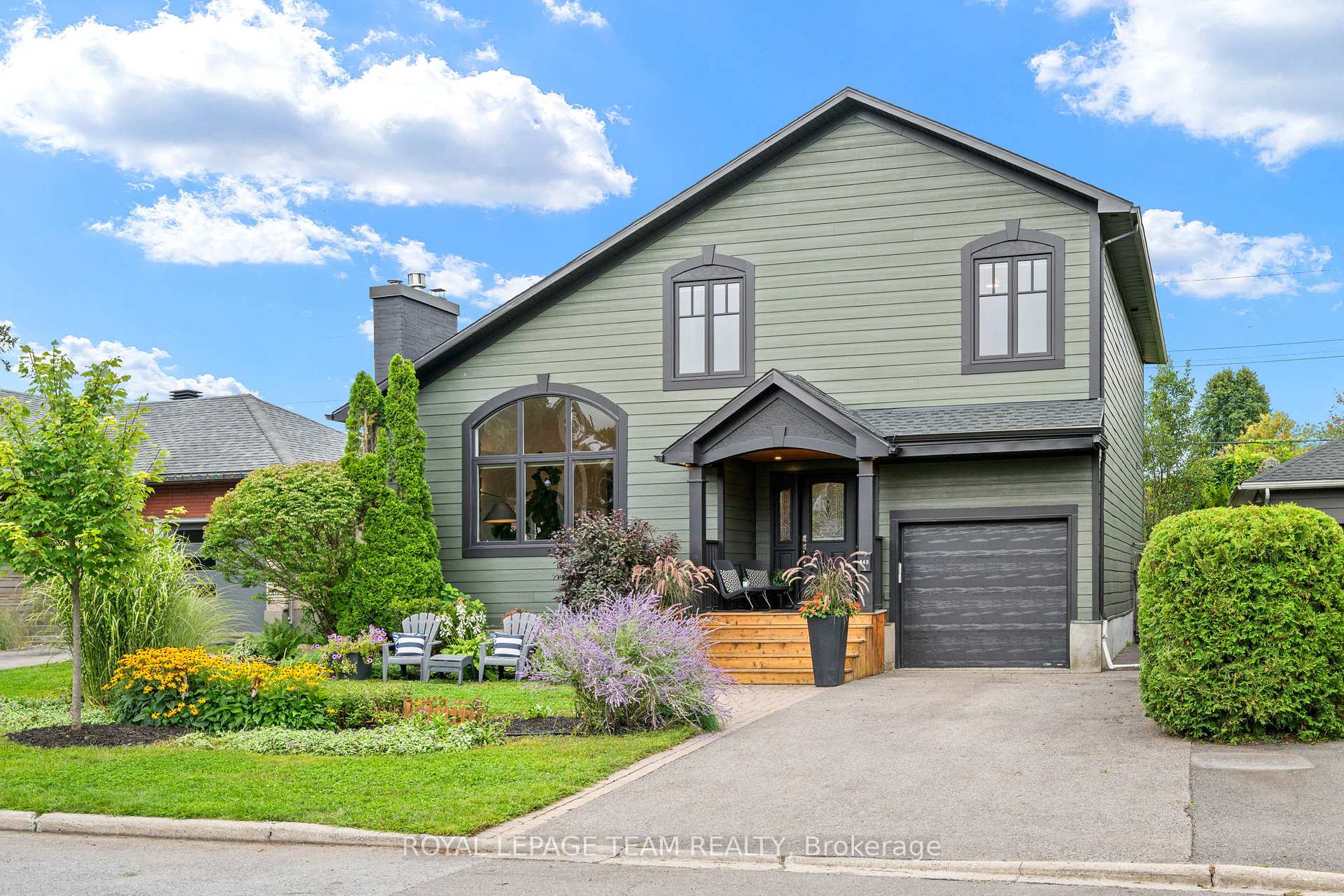Front of 642 Tillbury W Avenue W