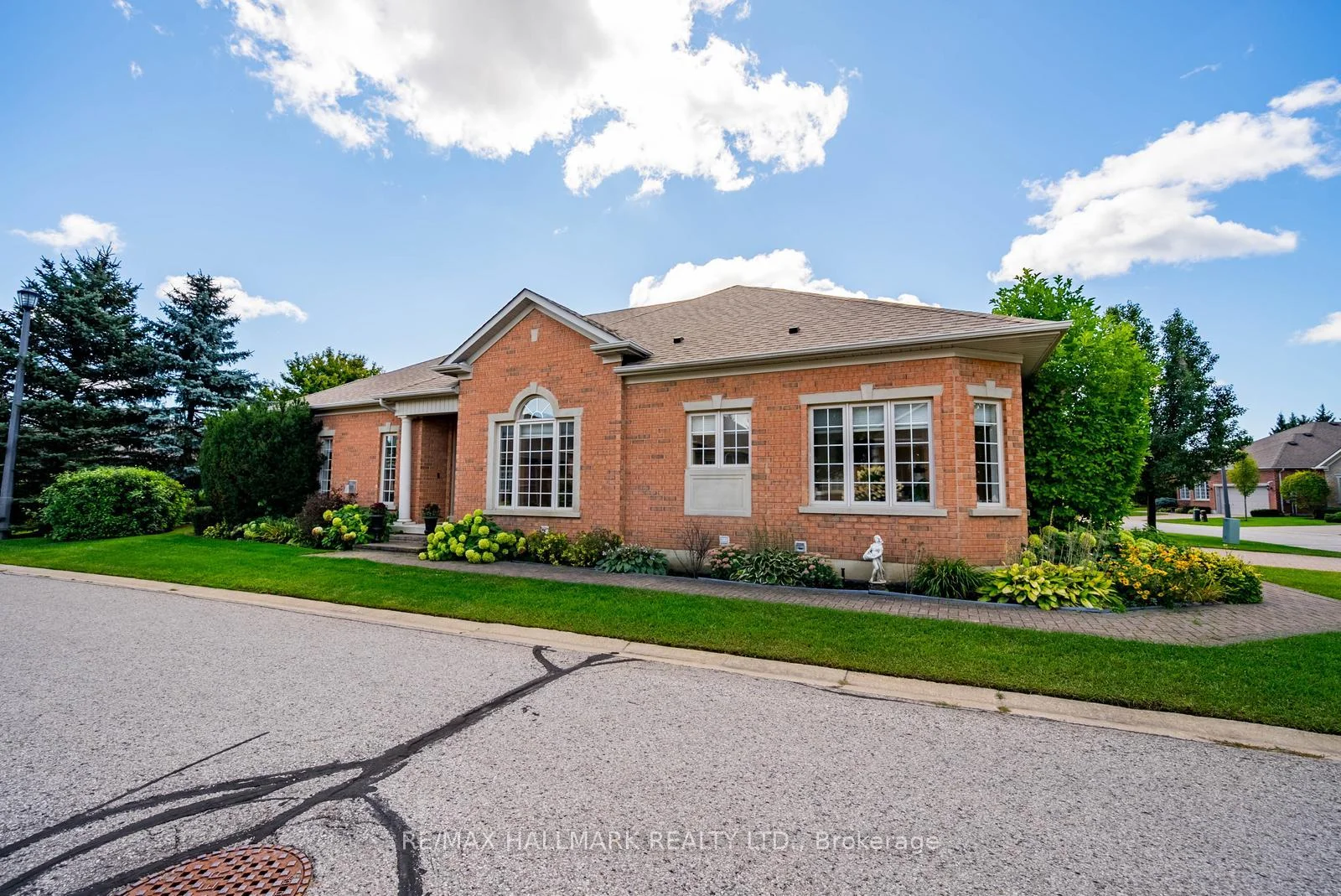 Photo 5 of Unit 125, 10 Vardon Gate, Whitchurch-Stouffville, Ballantrae — HOMEH