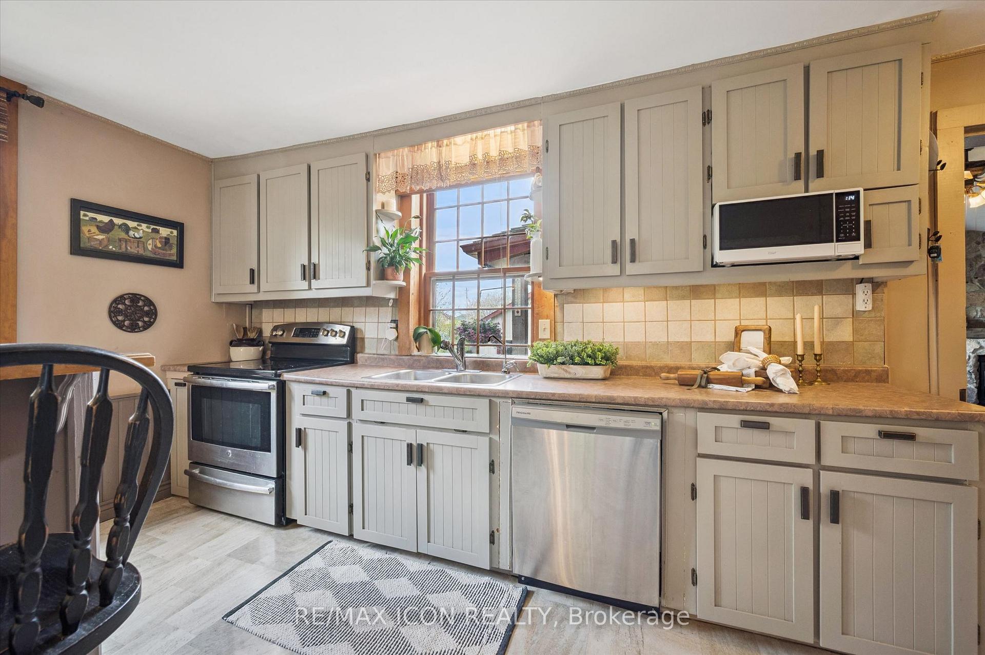 Photo 11 of 630 Robert Ferrie Drive, Kitchener, Doon South — HOMEH