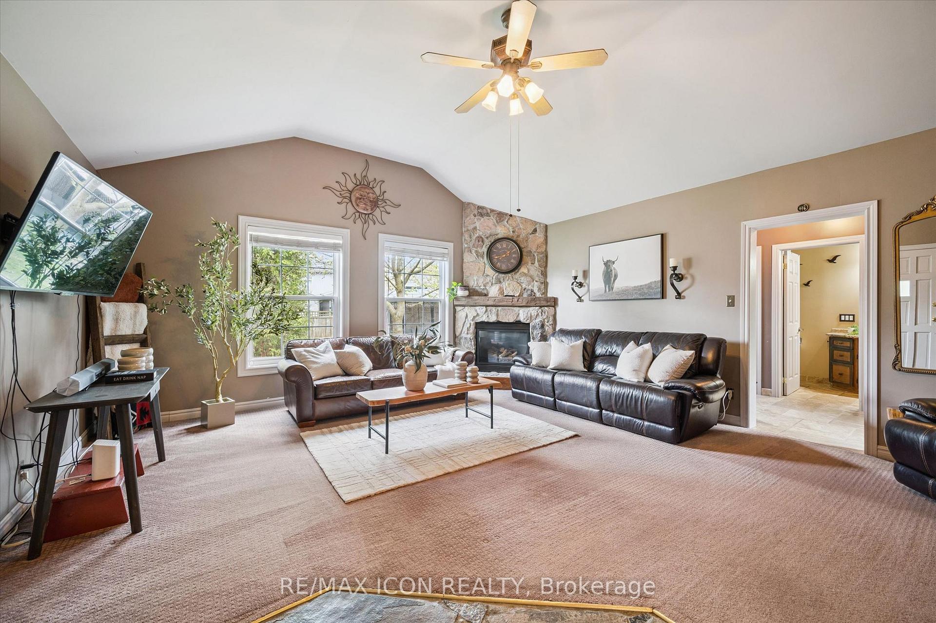 Photo 14 of 630 Robert Ferrie Drive, Kitchener, Doon South — HOMEH