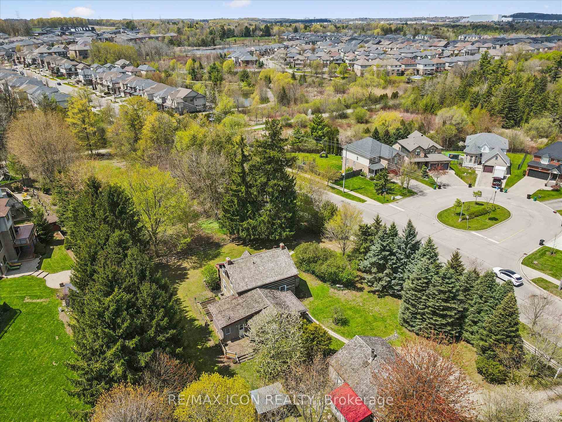 Photo 33 of 630 Robert Ferrie Drive, Kitchener, Doon South — HOMEH