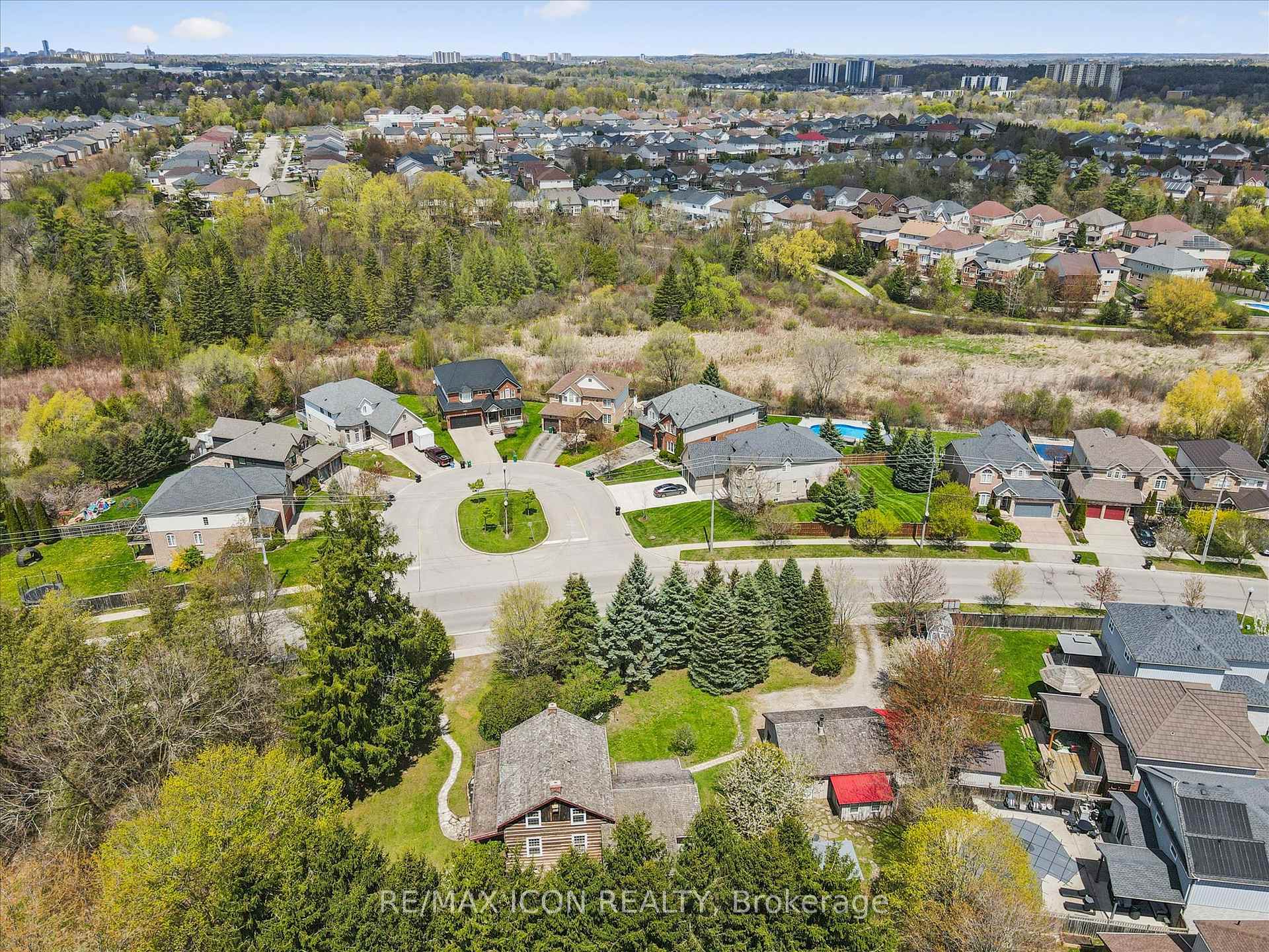 Photo 35 of 630 Robert Ferrie Drive, Kitchener, Doon South — HOMEH