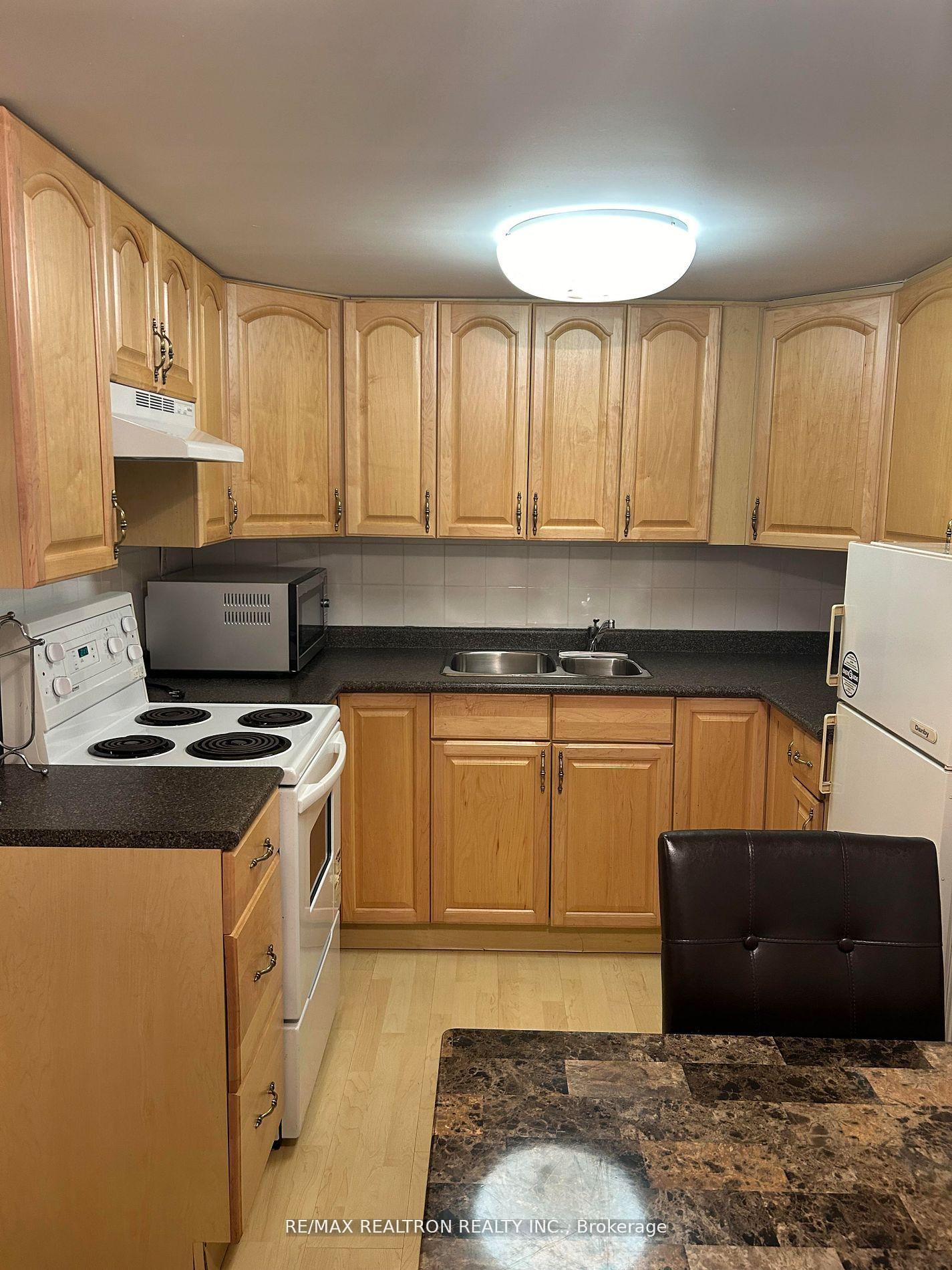Photo 4 of Unit LL, 22 Gormley Avenue, Toronto, Yonge-St. Clair — HOMEH