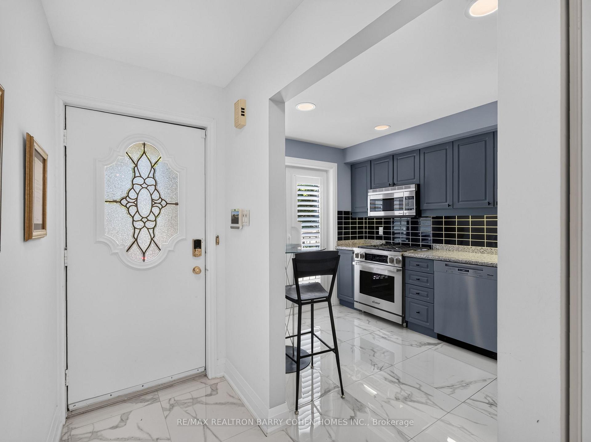Photo 4 of 21 Birchbank Lane, North York, Banbury-Don Mills — HOMEH