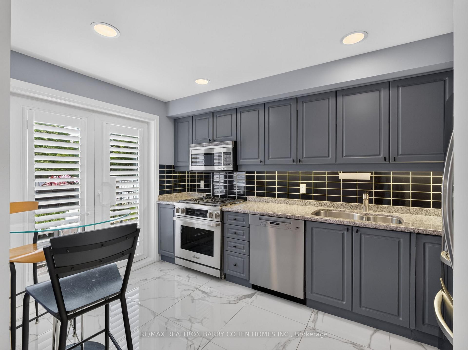 Photo 5 of 21 Birchbank Lane, North York, Banbury-Don Mills — HOMEH