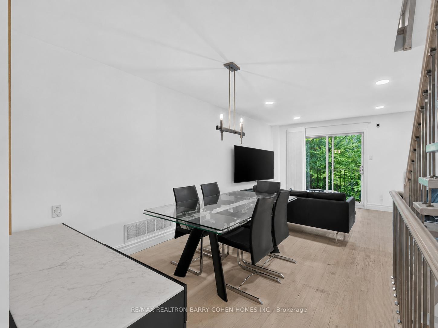 Photo 7 of 21 Birchbank Lane, North York, Banbury-Don Mills — HOMEH