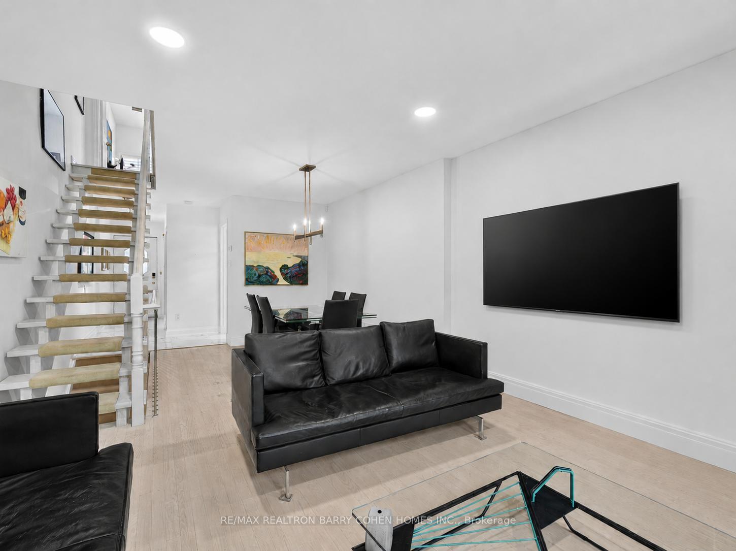 Photo 8 of 21 Birchbank Lane, North York, Banbury-Don Mills — HOMEH