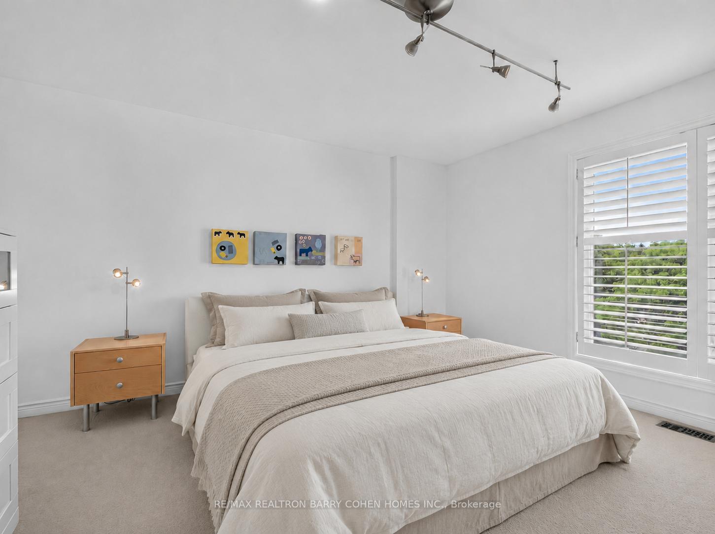 Photo 18 of 21 Birchbank Lane, North York, Banbury-Don Mills — HOMEH