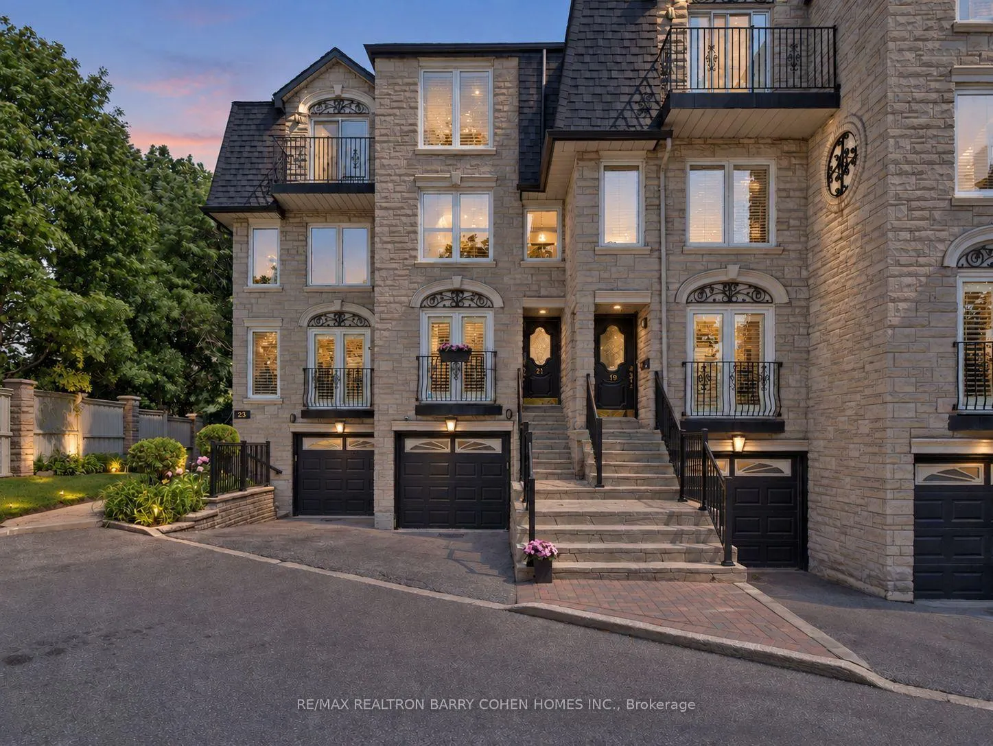 Photo 2 of 21 Birchbank Lane, North York, Banbury-Don Mills — HOMEH