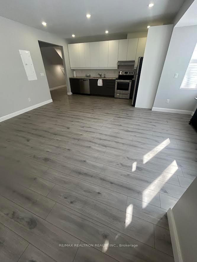 Photo 2 of Unit Main, 485 Oriole Parkway, Toronto, Yonge-Eglinton — HOMEH