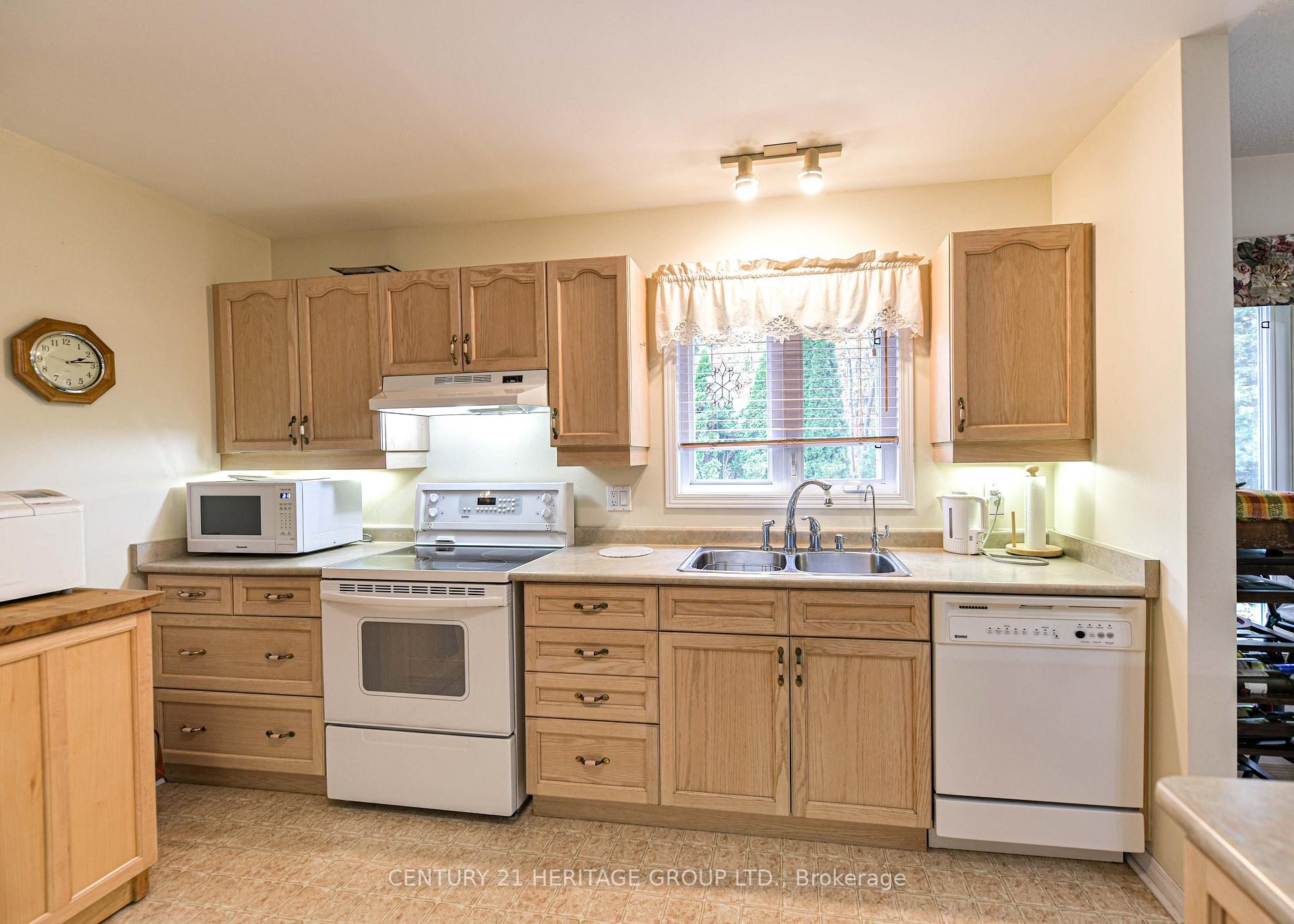 Photo 12 of 19 Springwood Crescent, Gravenhurst, Wood (Gravenhurst) — HOMEH