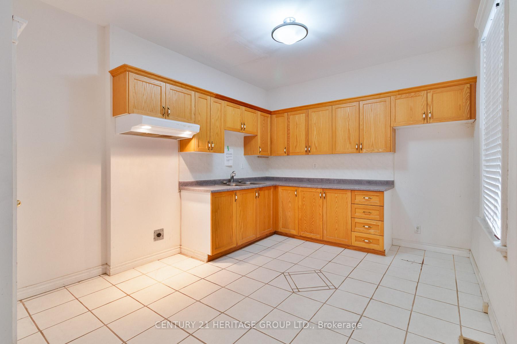 Photo 10 of 27 Tisdale Street N, Hamilton, Beasley — HOMEH