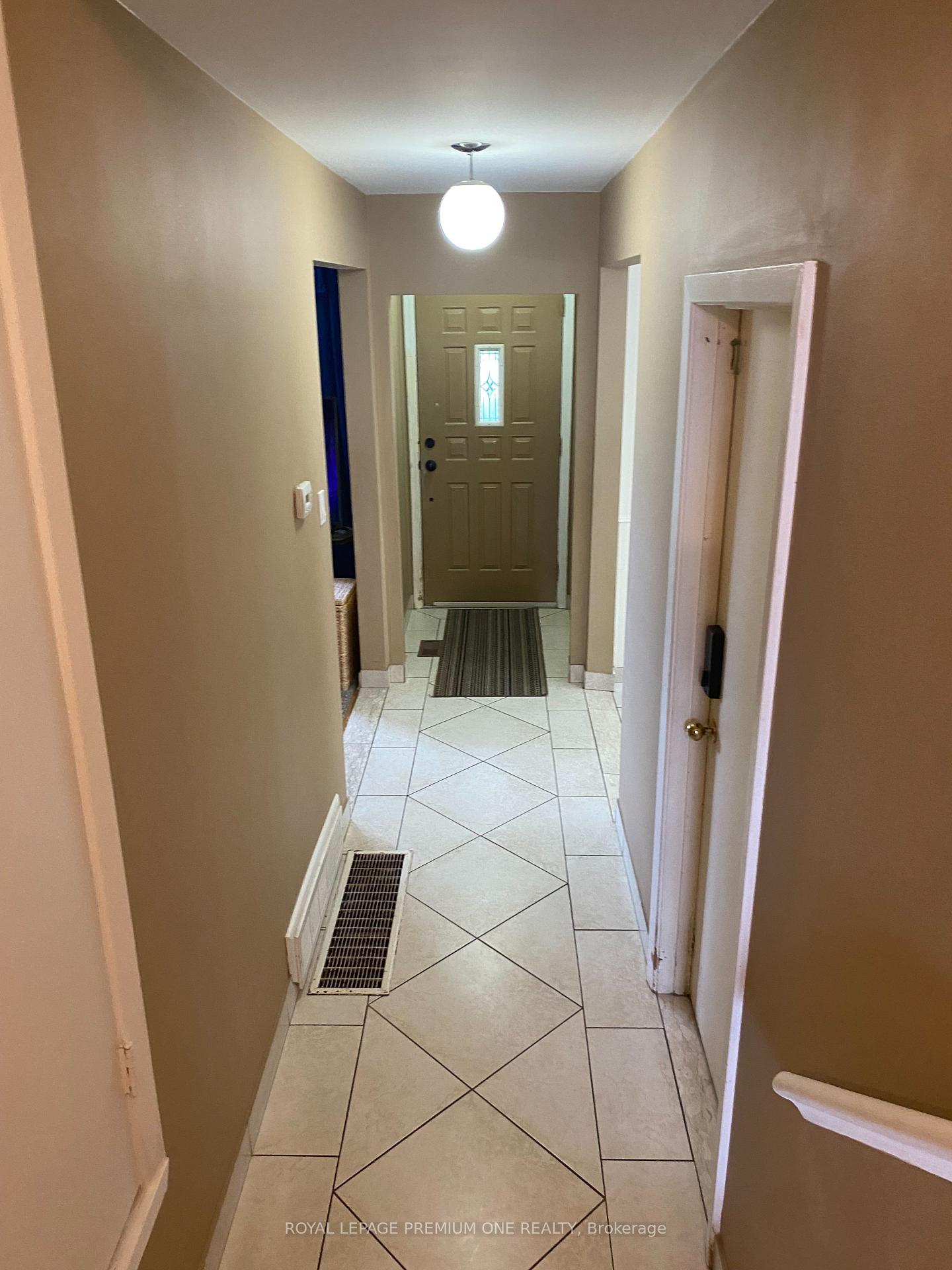 Photo 3 of 73 Kanarick Crescent, North York, Glenfield-Jane Heights — HOMEH