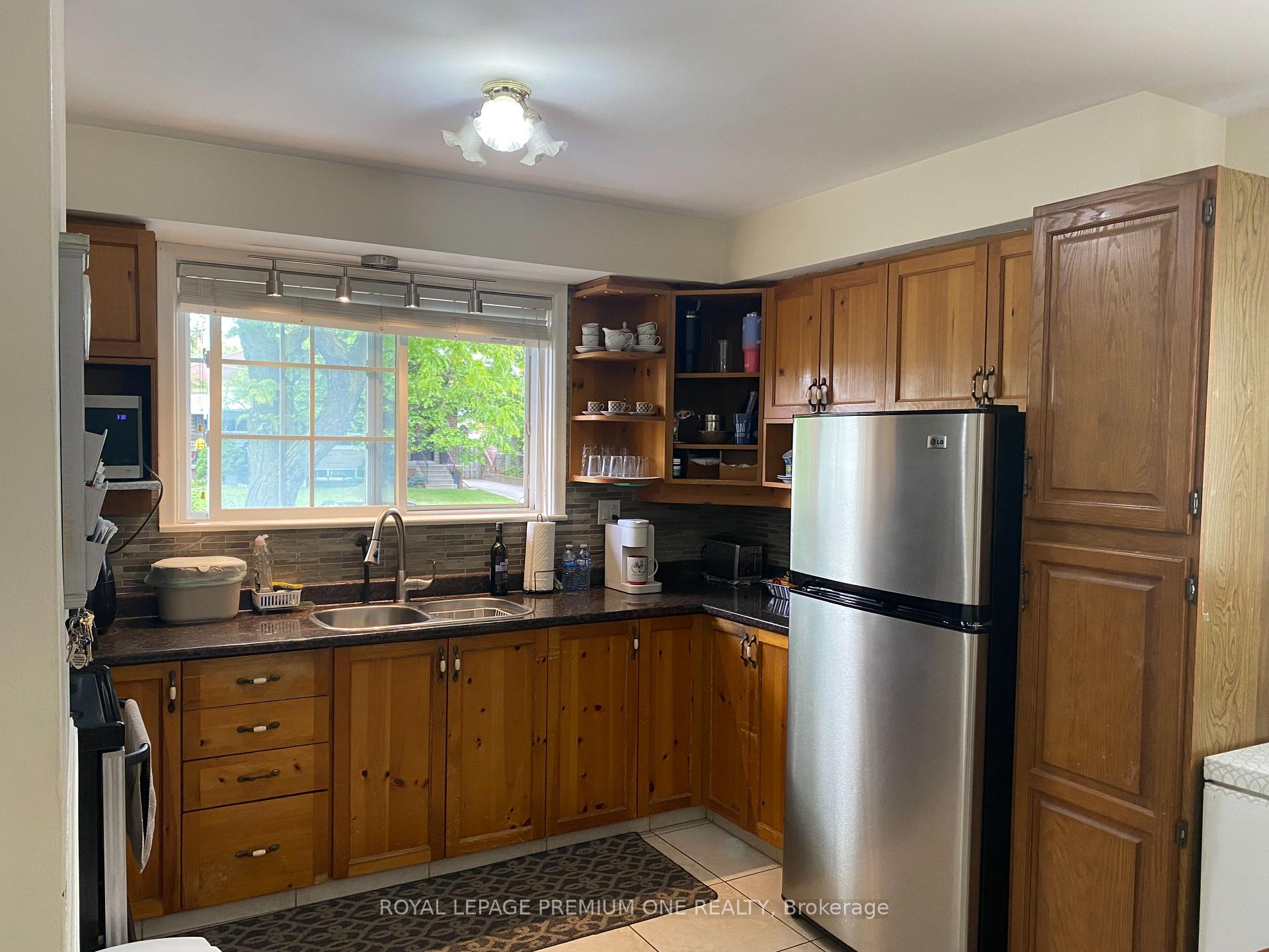 Photo 5 of 73 Kanarick Crescent, North York, Glenfield-Jane Heights — HOMEH