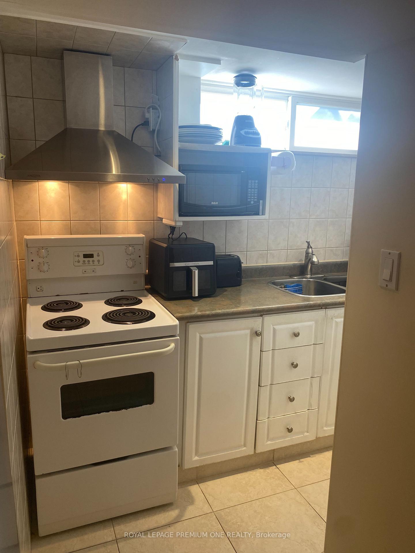 Photo 12 of 73 Kanarick Crescent, North York, Glenfield-Jane Heights — HOMEH