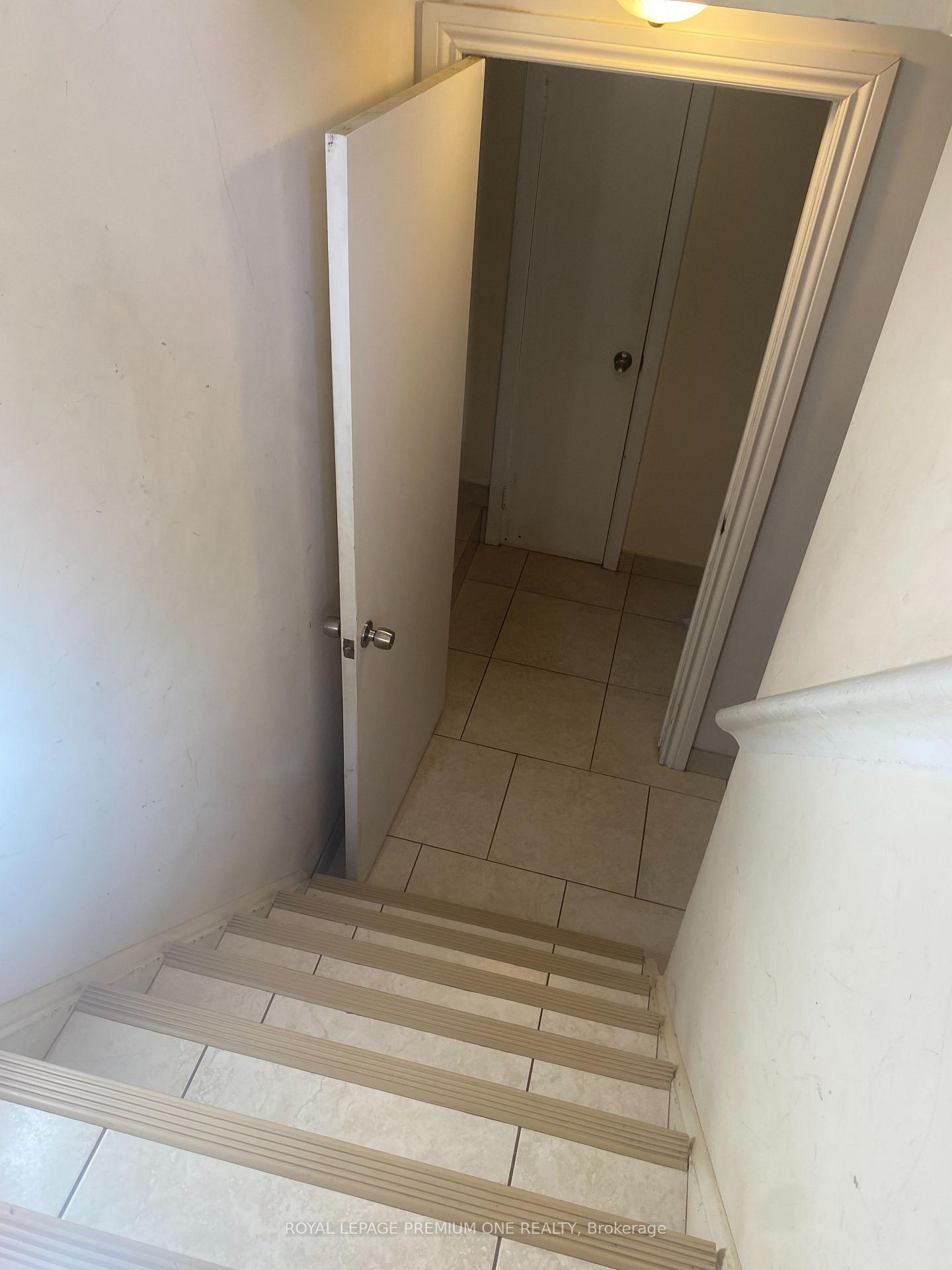 Photo 17 of 73 Kanarick Crescent, North York, Glenfield-Jane Heights — HOMEH