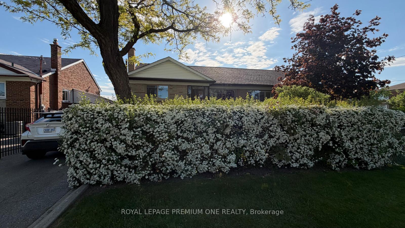 Photo 2 of 73 Kanarick Crescent, North York, Glenfield-Jane Heights — HOMEH