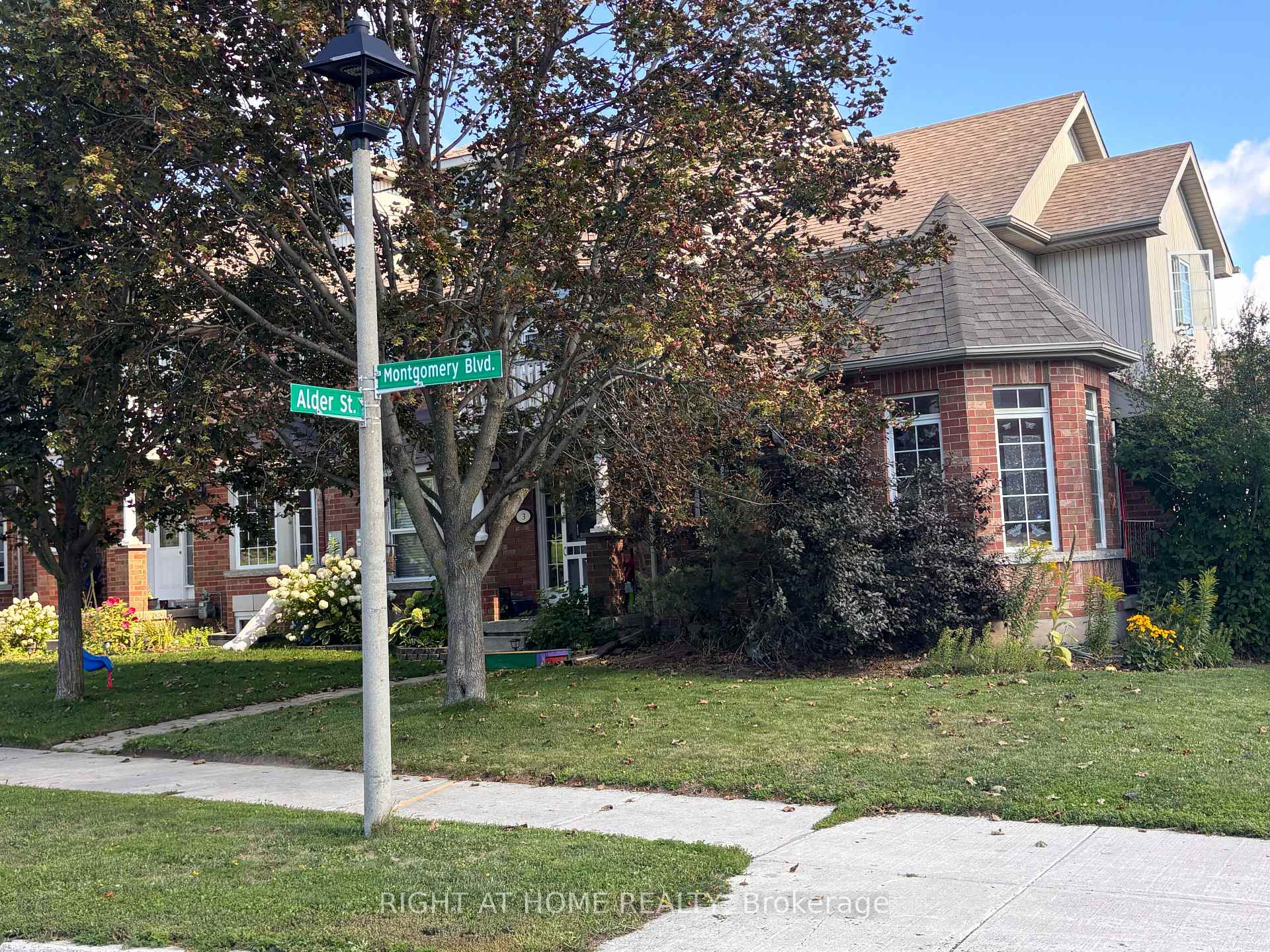 Photo 2 of 1 Montgomery Boulevard, Orangeville — HOMEH