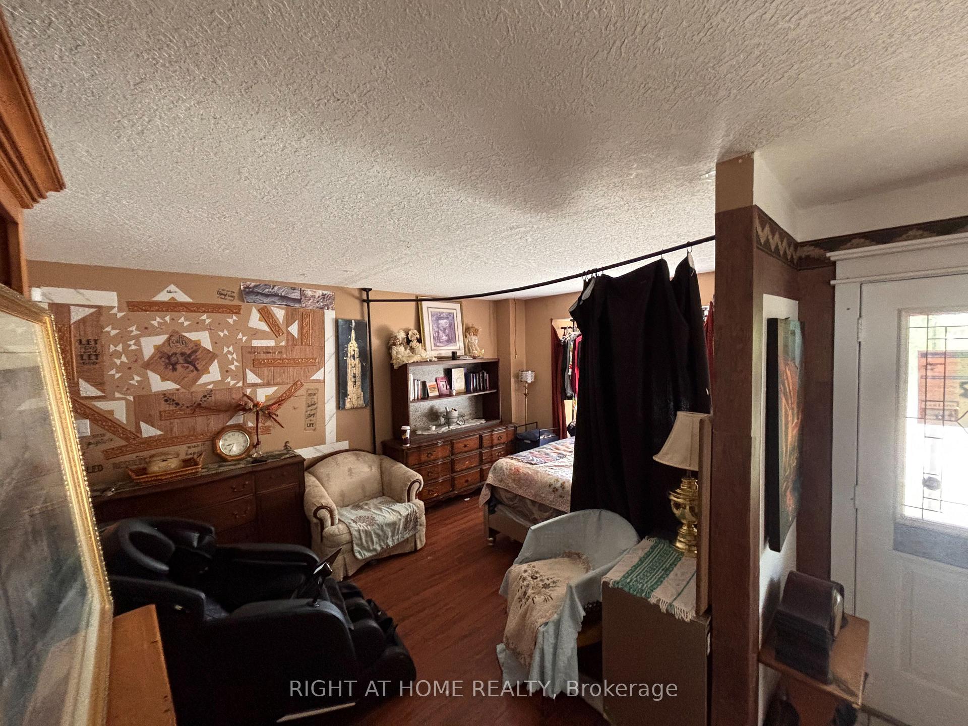 Photo 9 of 1 Montgomery Boulevard, Orangeville — HOMEH