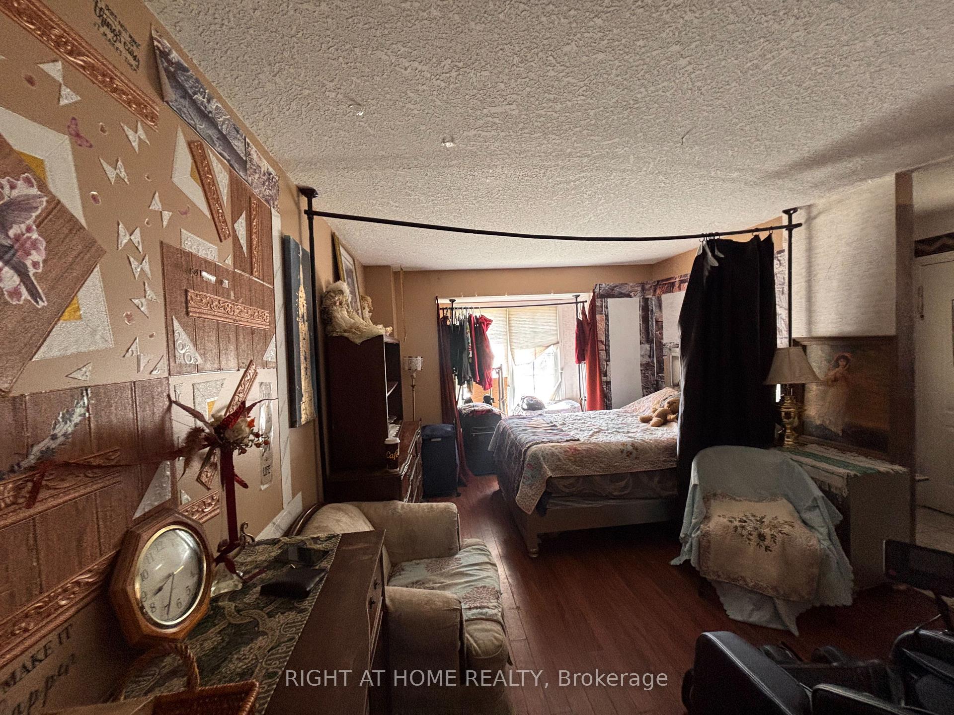 Photo 10 of 1 Montgomery Boulevard, Orangeville — HOMEH