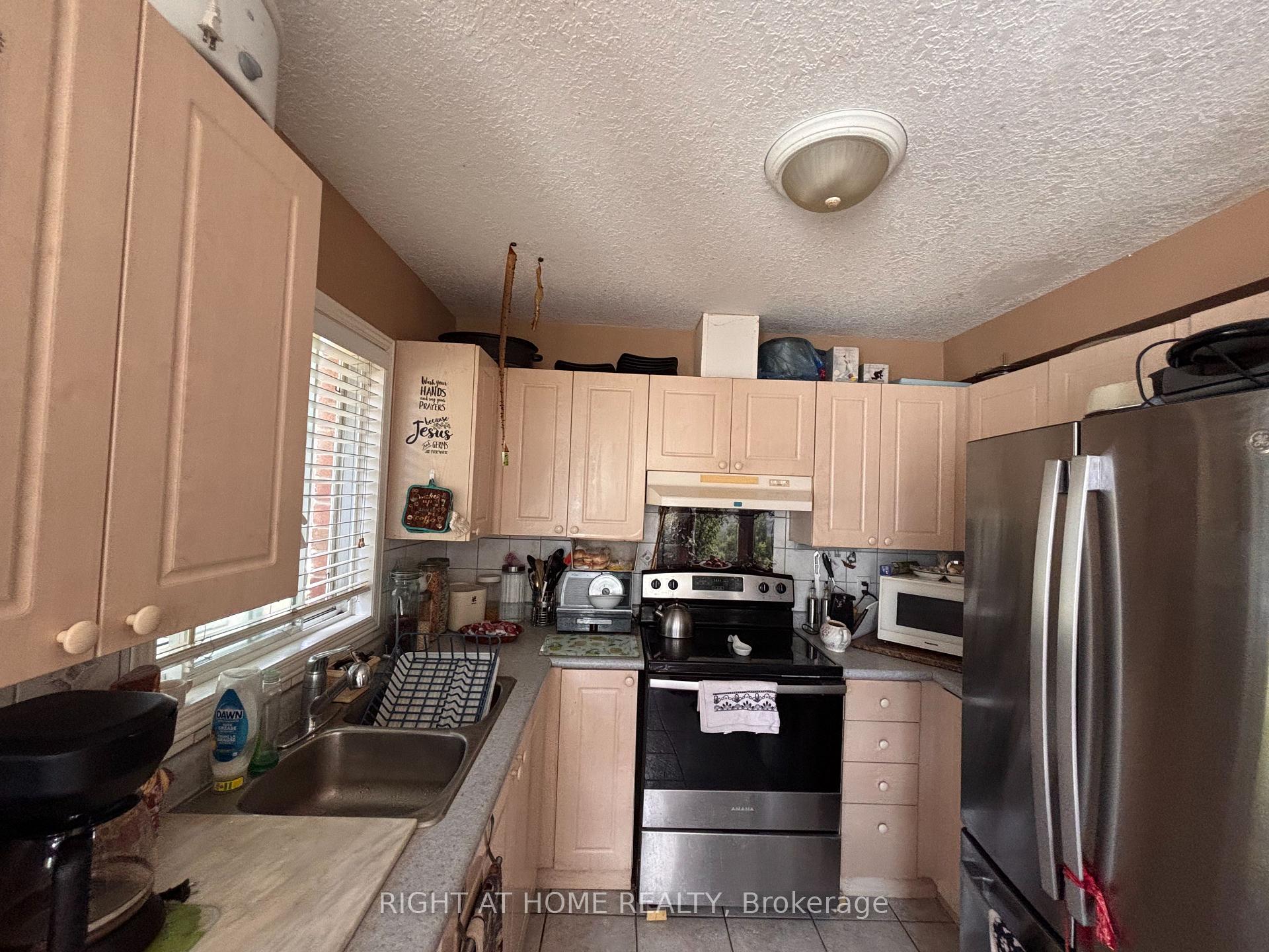 Photo 16 of 1 Montgomery Boulevard, Orangeville — HOMEH
