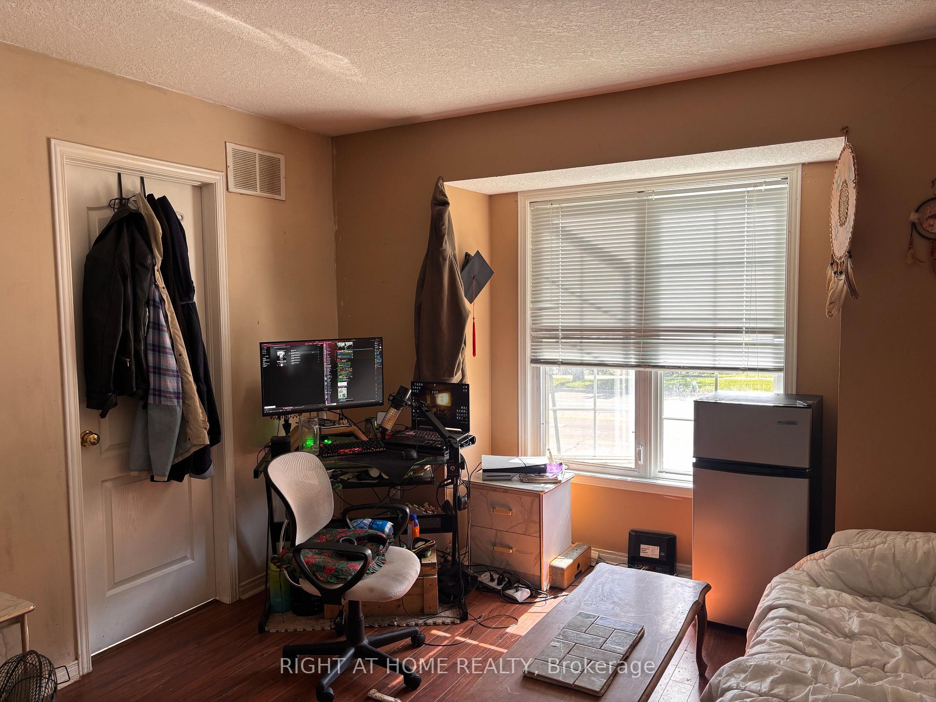 Photo 20 of 1 Montgomery Boulevard, Orangeville — HOMEH