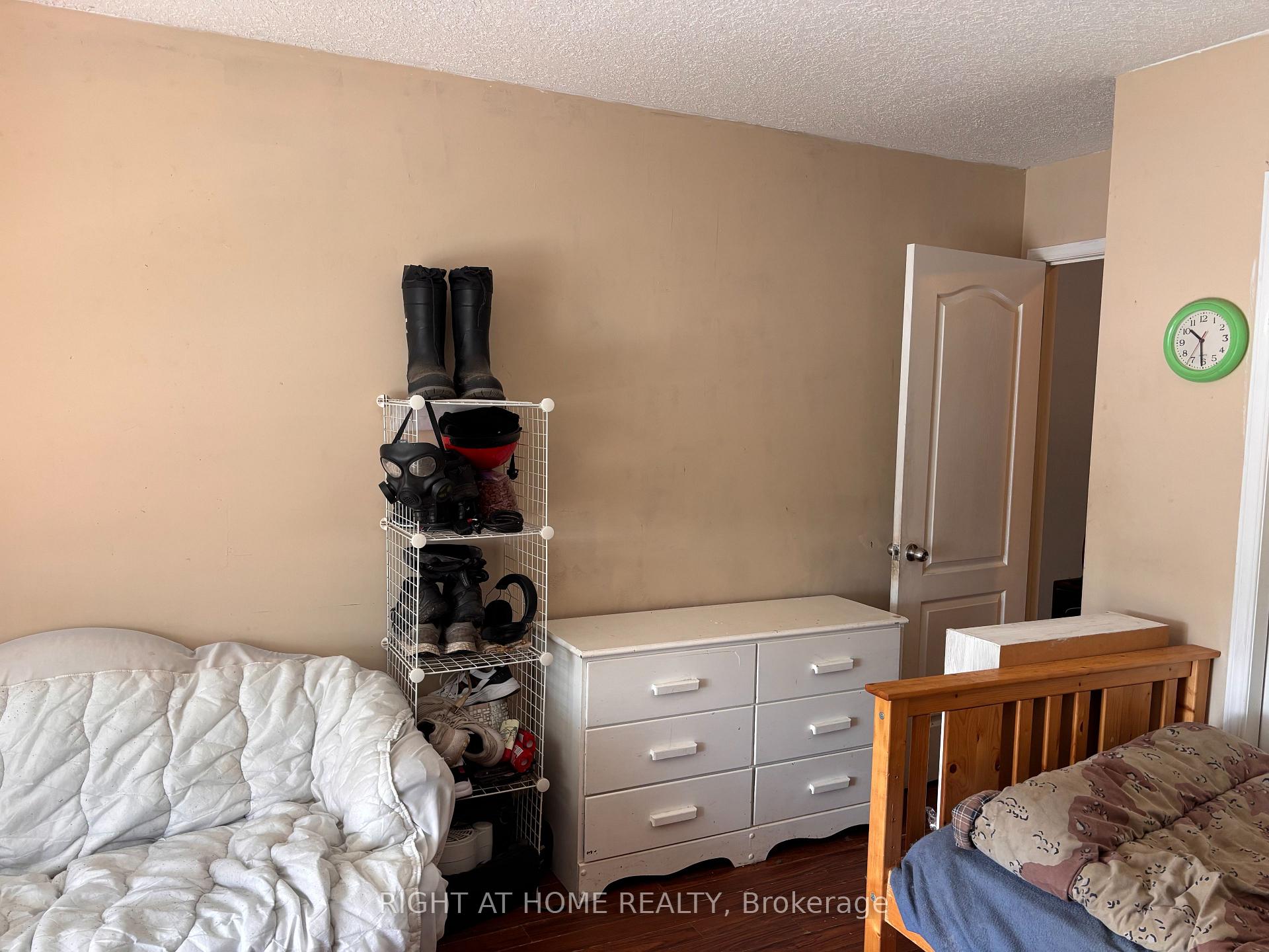 Photo 21 of 1 Montgomery Boulevard, Orangeville — HOMEH