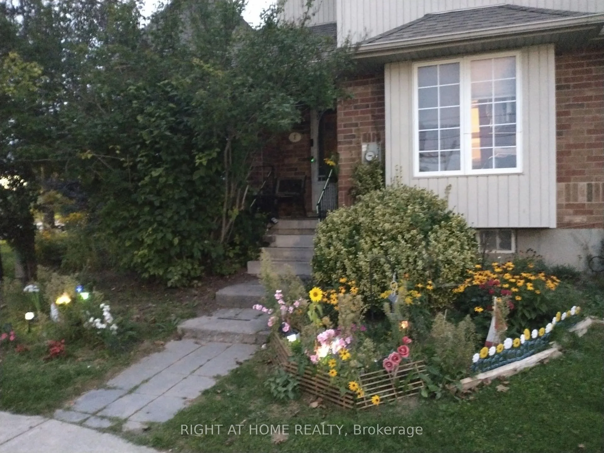 Photo 4 of 1 Montgomery Boulevard, Orangeville — HOMEH