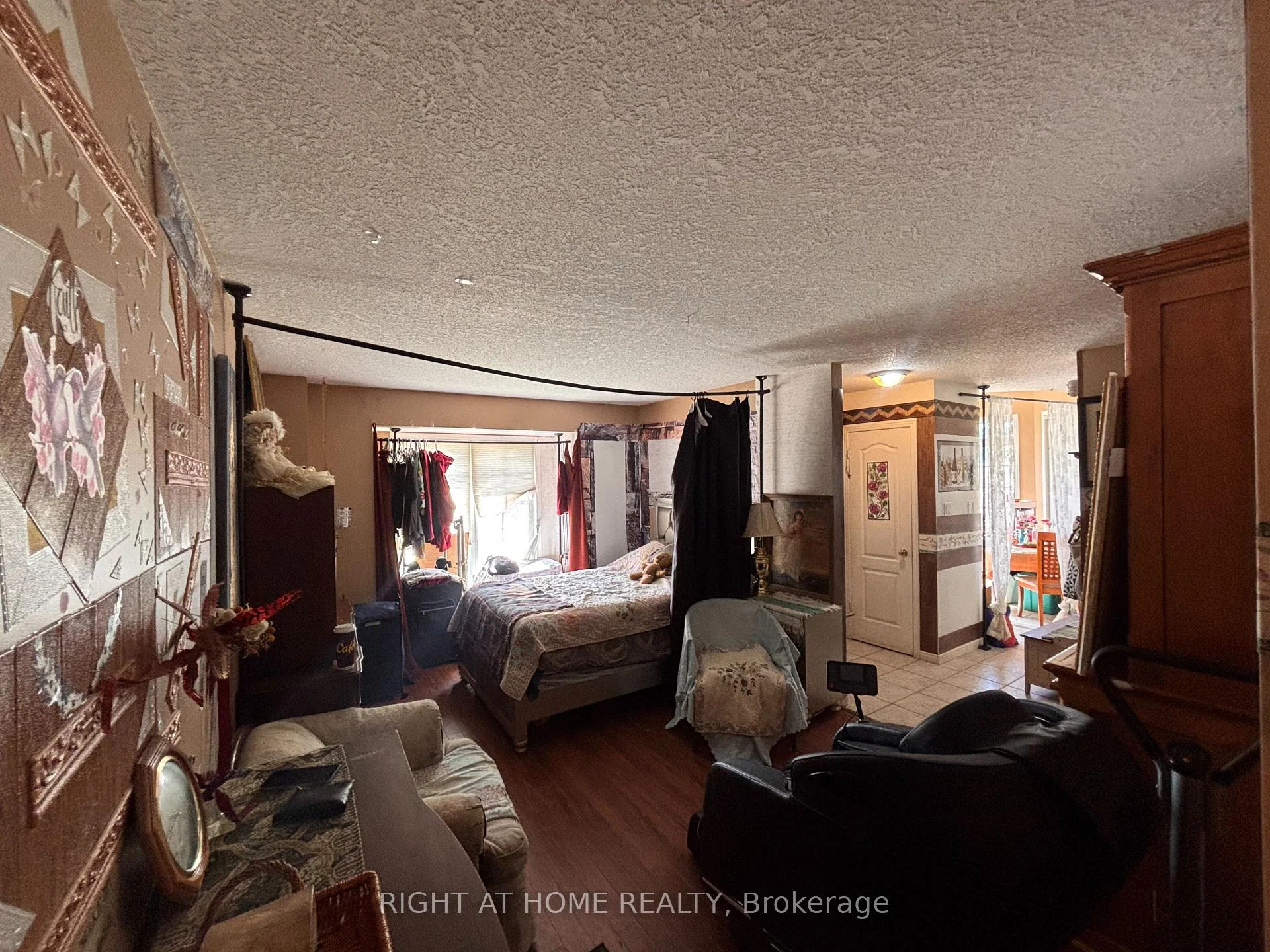 Photo 12 of 1 Montgomery Boulevard, Orangeville — HOMEH