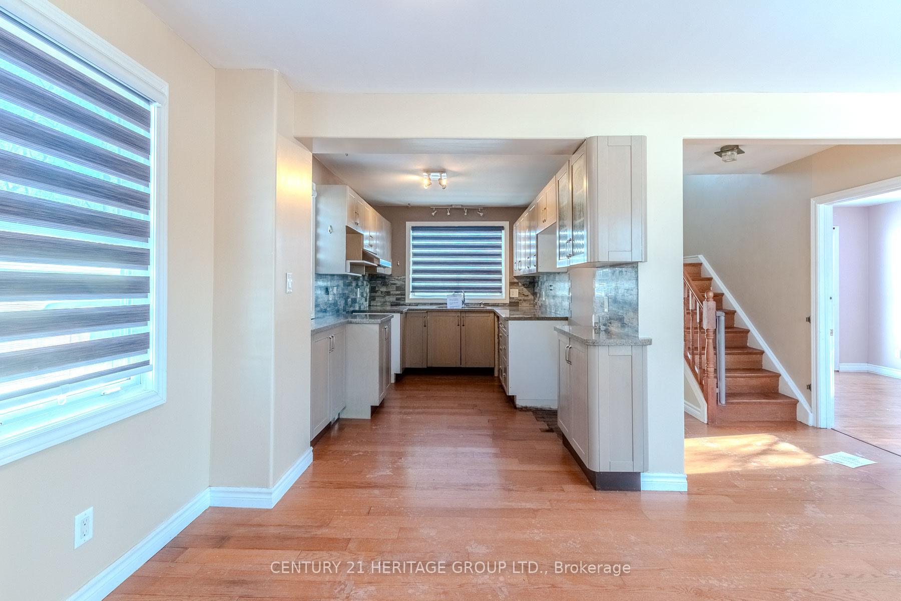 Photo 3 of 2232 Queensway Drive, Burlington, Freeman — HOMEH